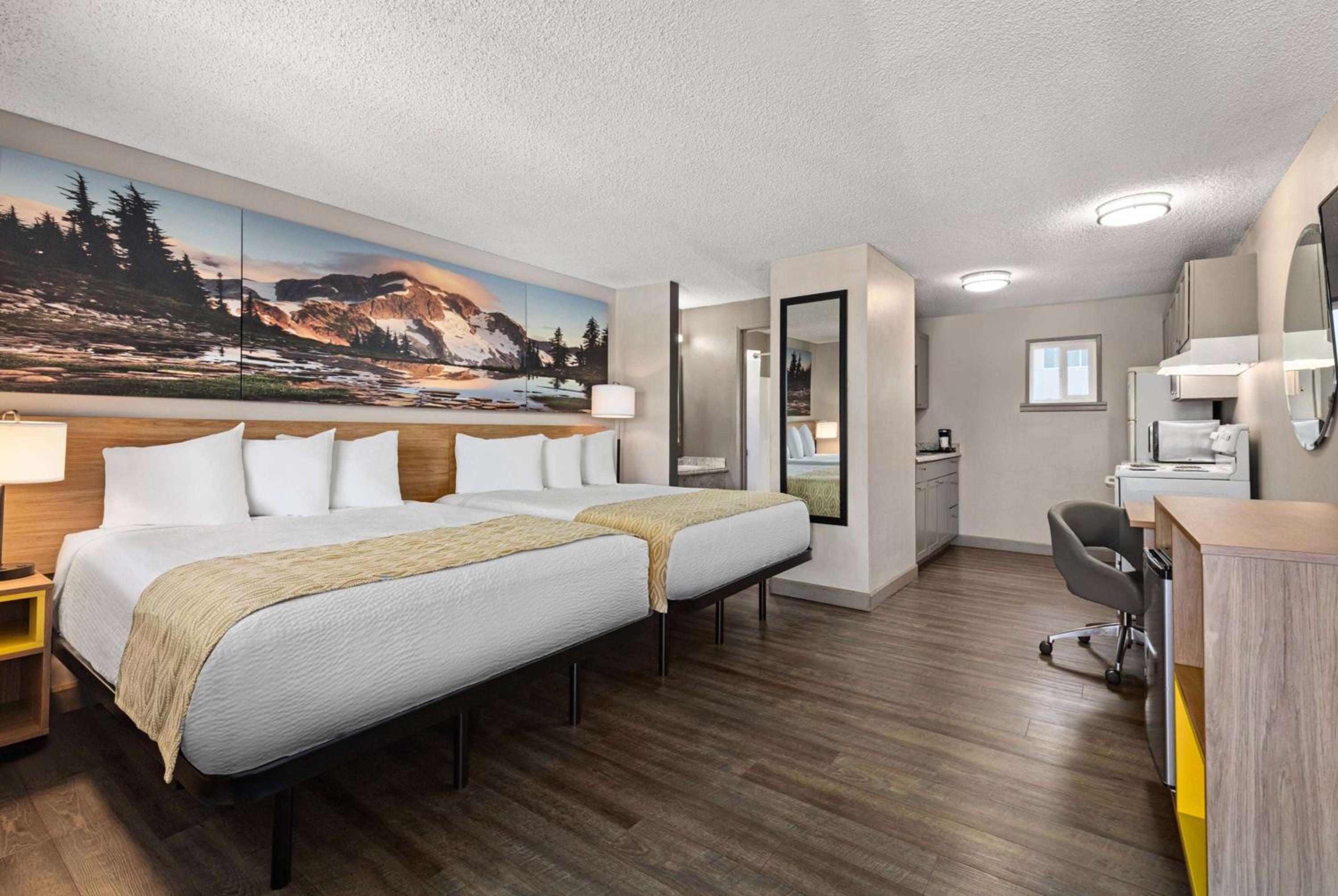 Studio with Two Double Beds  - Non-Smoking photo 1