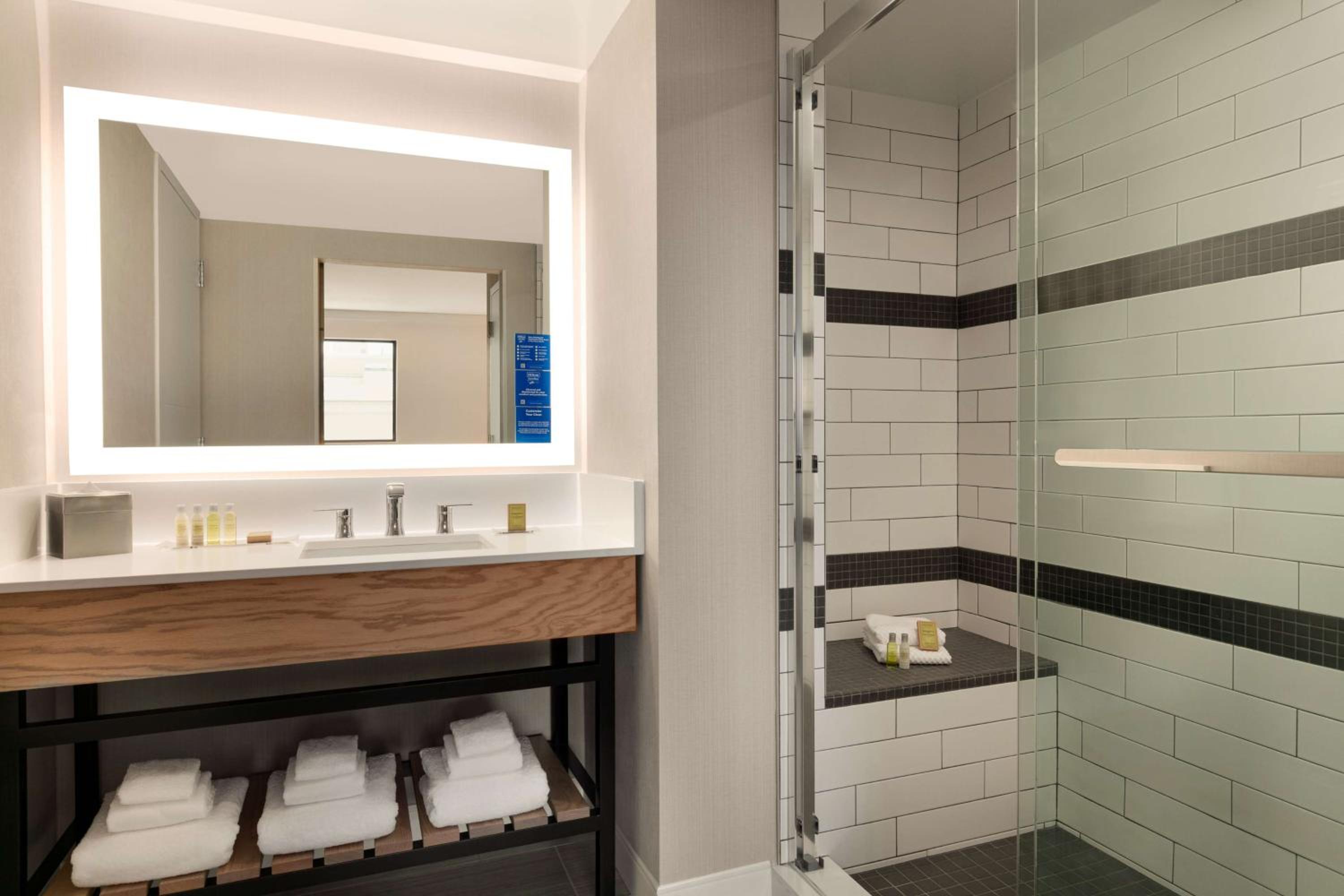 King Suite - Photo 3