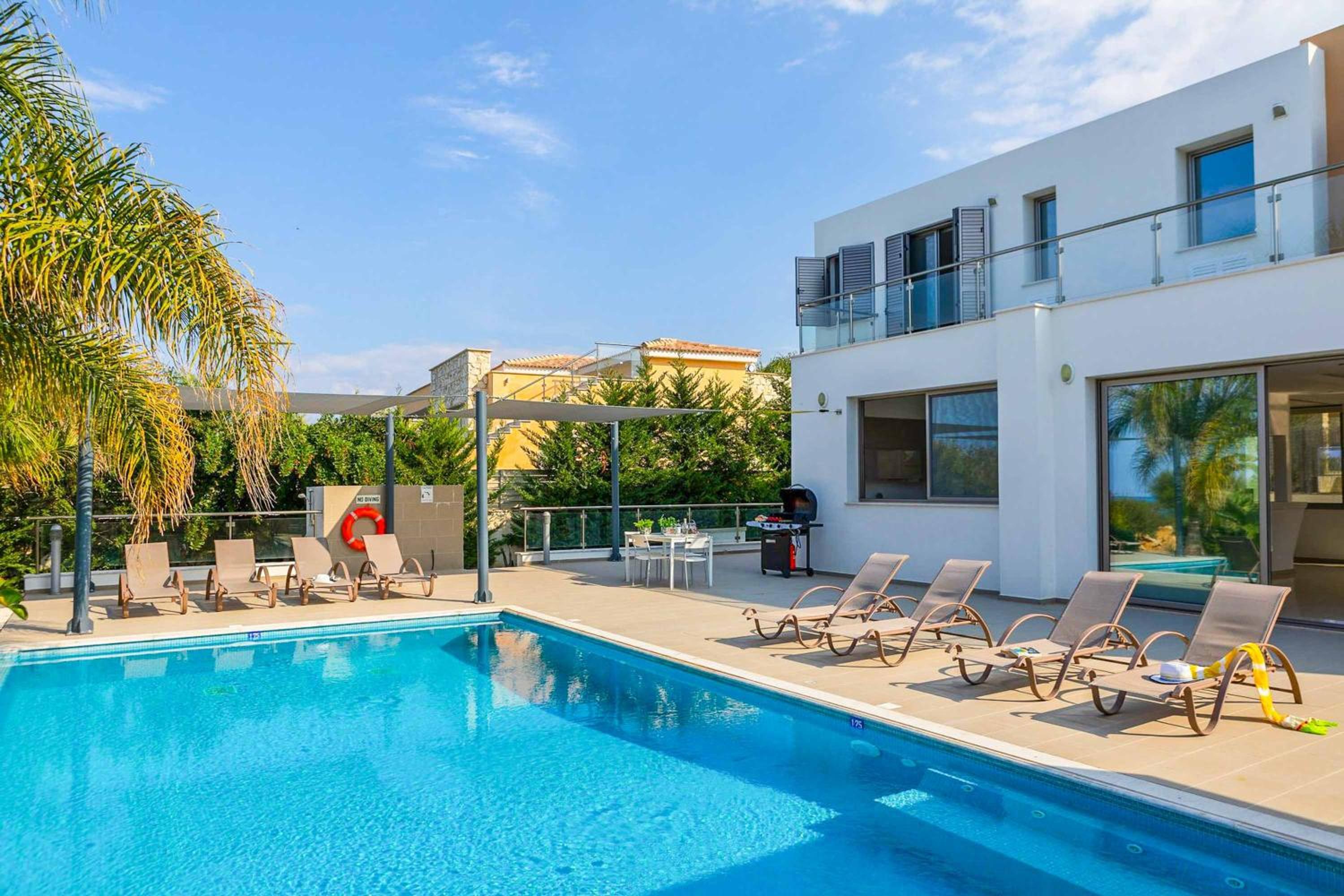 Villa photo 2