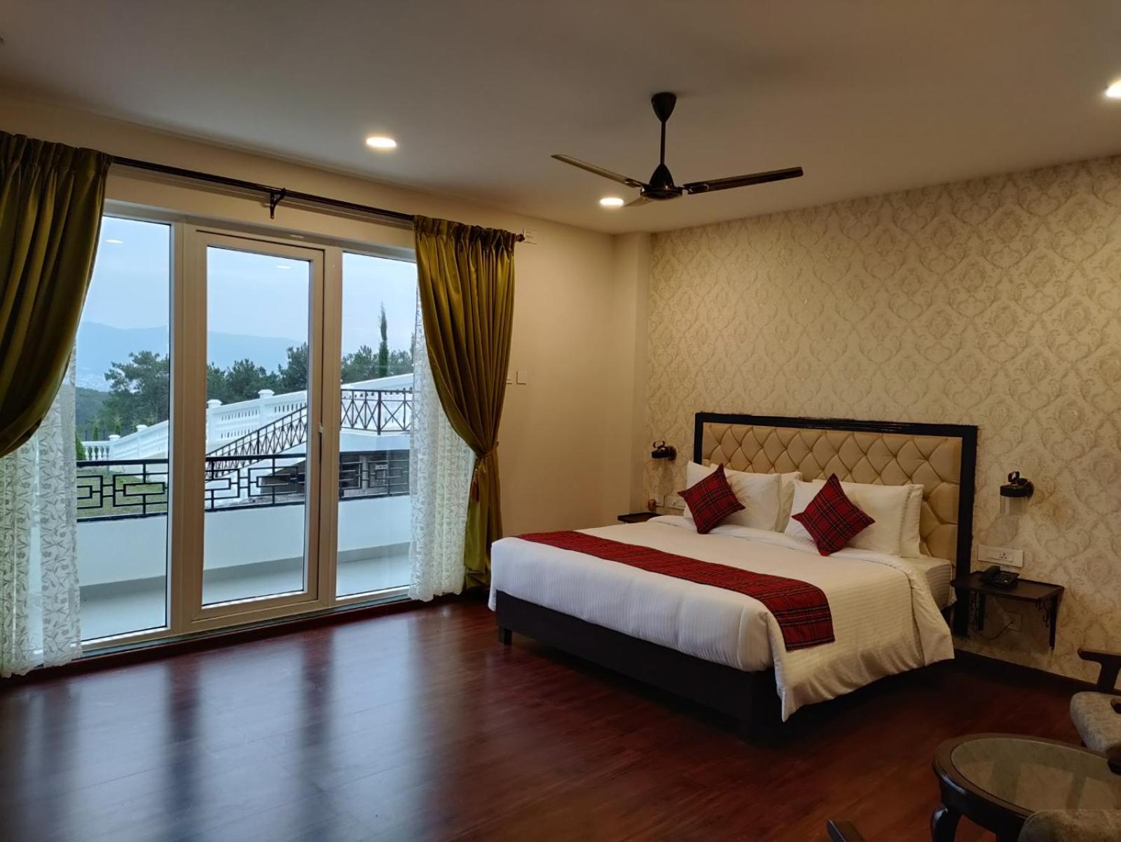 Double Room with Balcony - Photo 1
