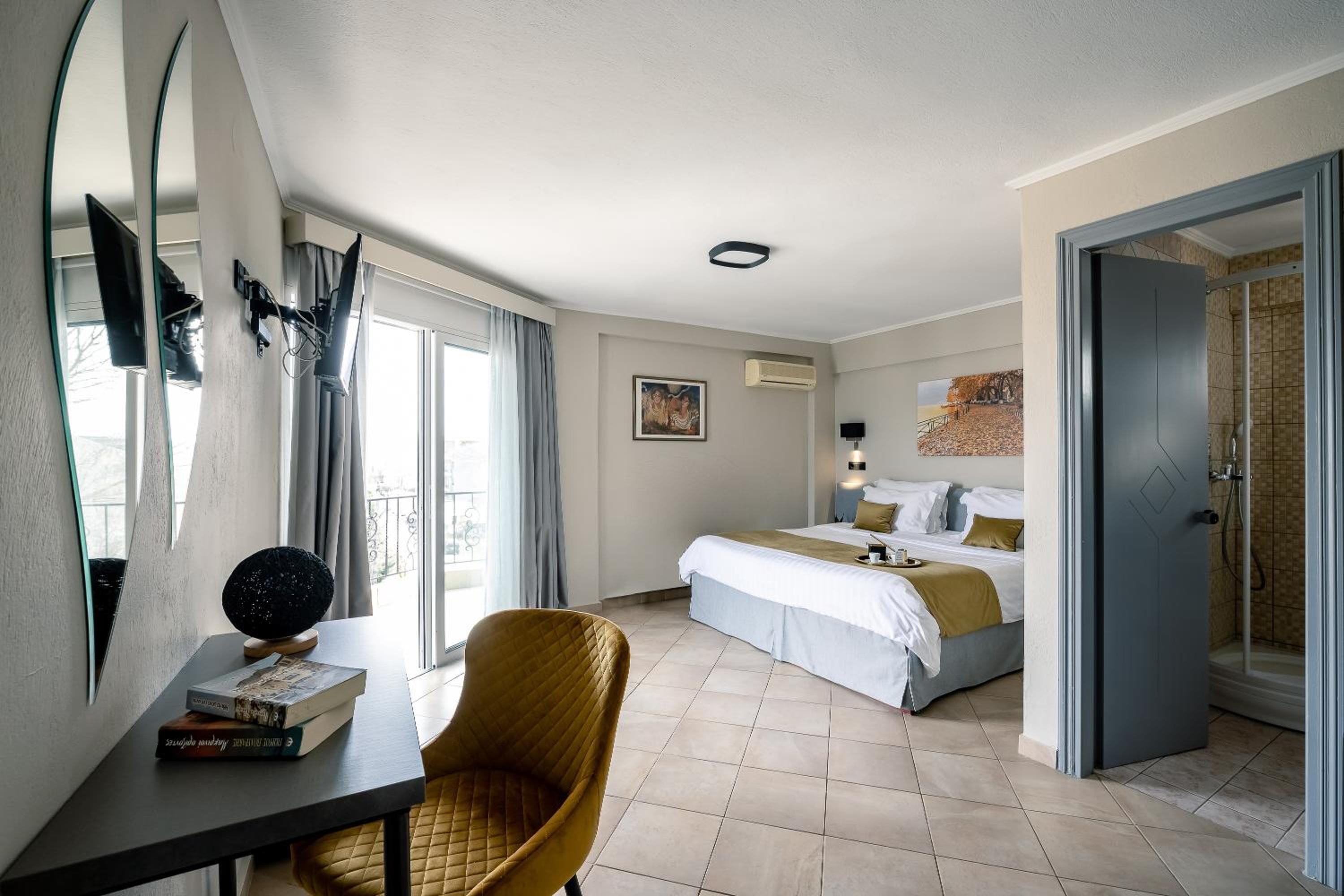 Standard Room with Side Lake View photo 1