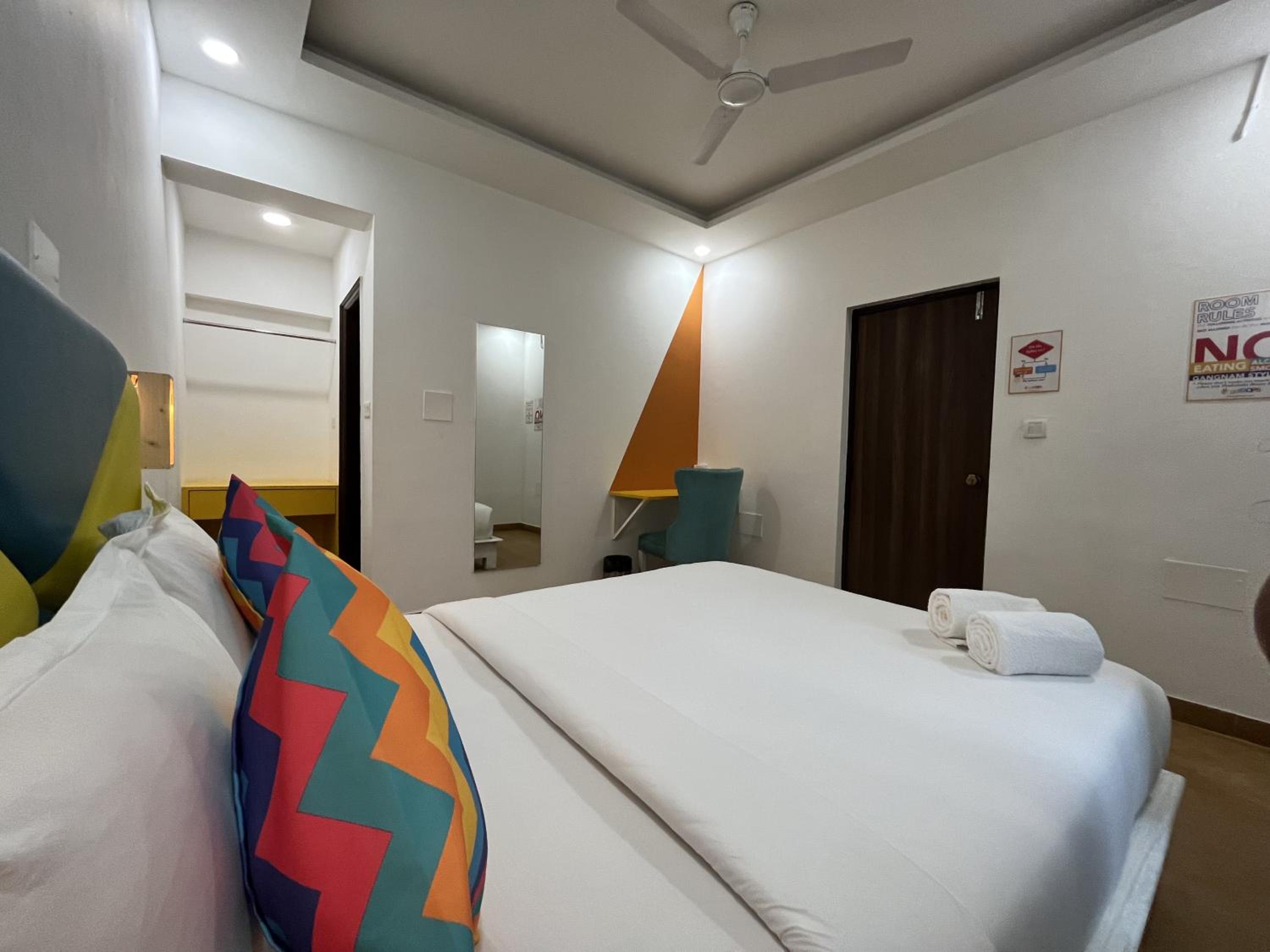 Standard Double AC Room with Ensuite Bathroom - Photo 4