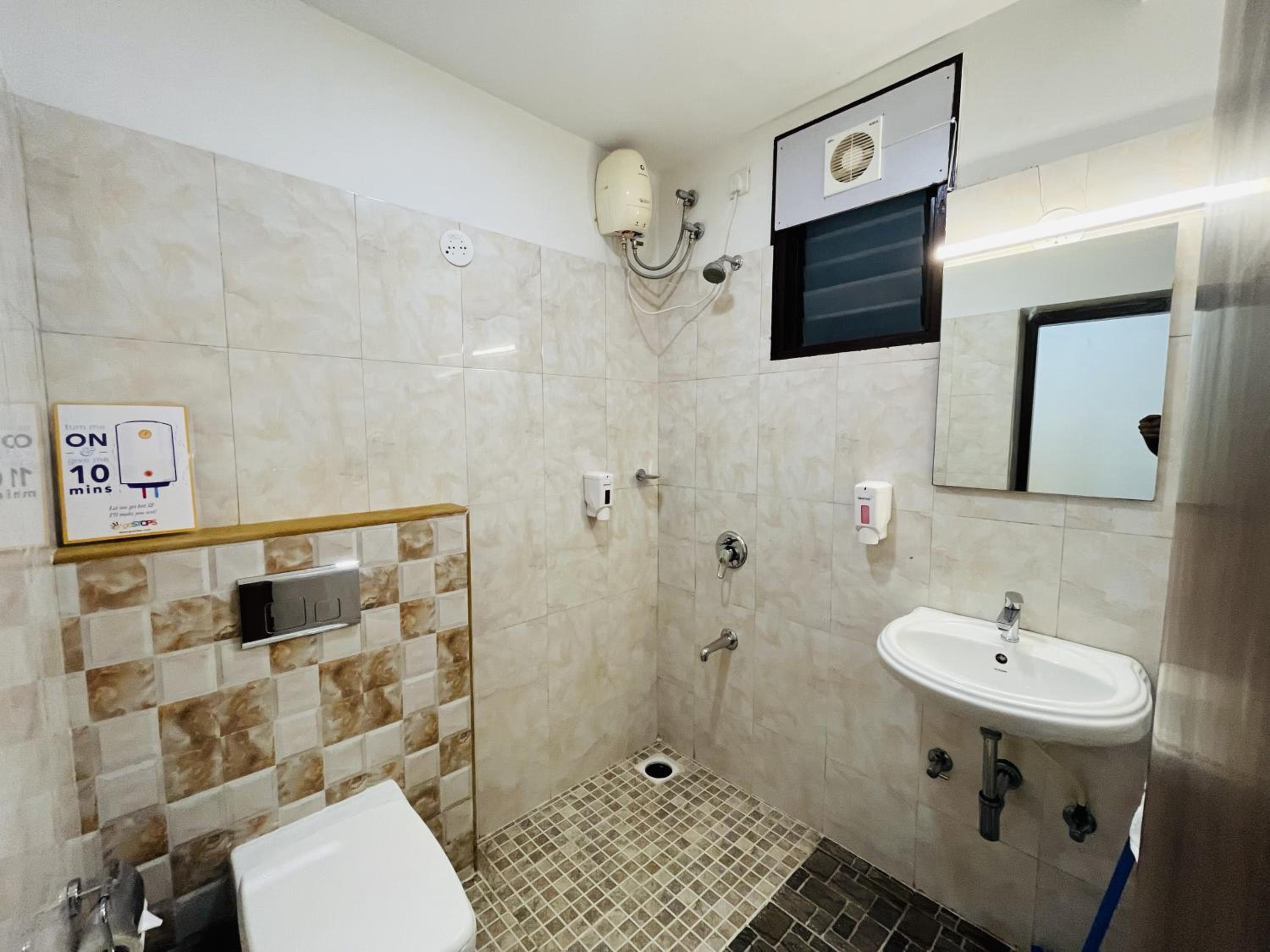 Standard Double AC Room with Ensuite Bathroom - Photo 6