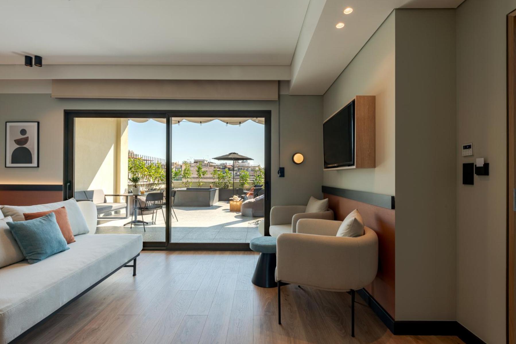 Suite with Hot Tub - Photo 13