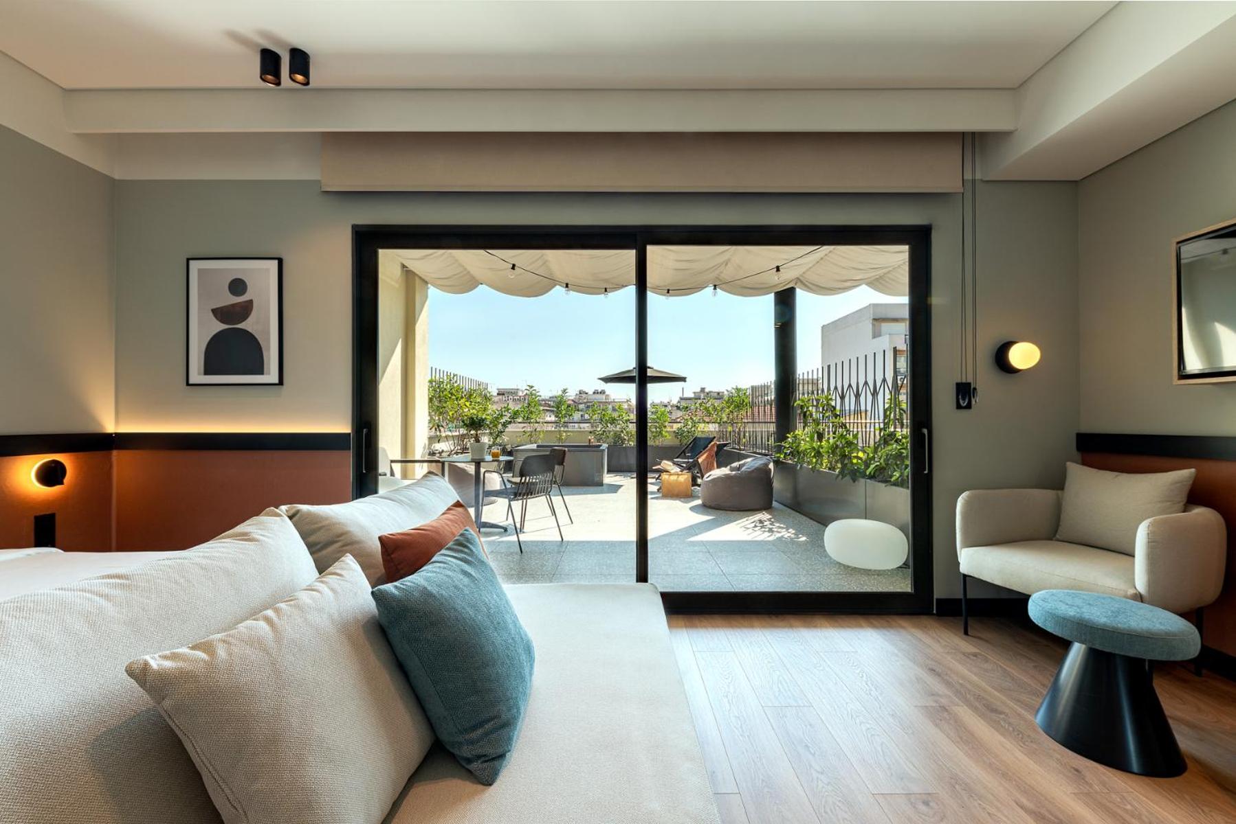 Suite with Hot Tub - Photo 1