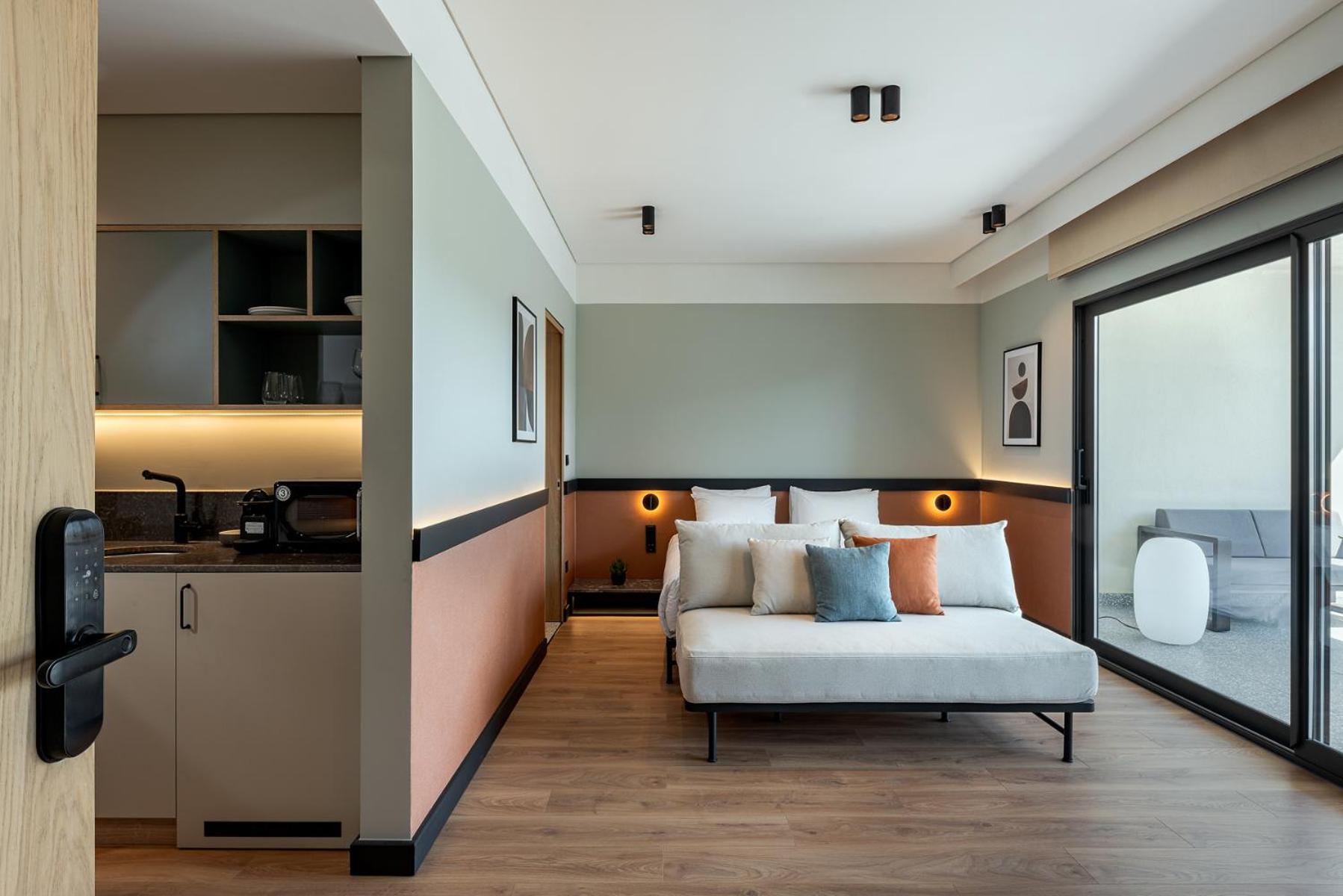Suite with Hot Tub - Photo 12