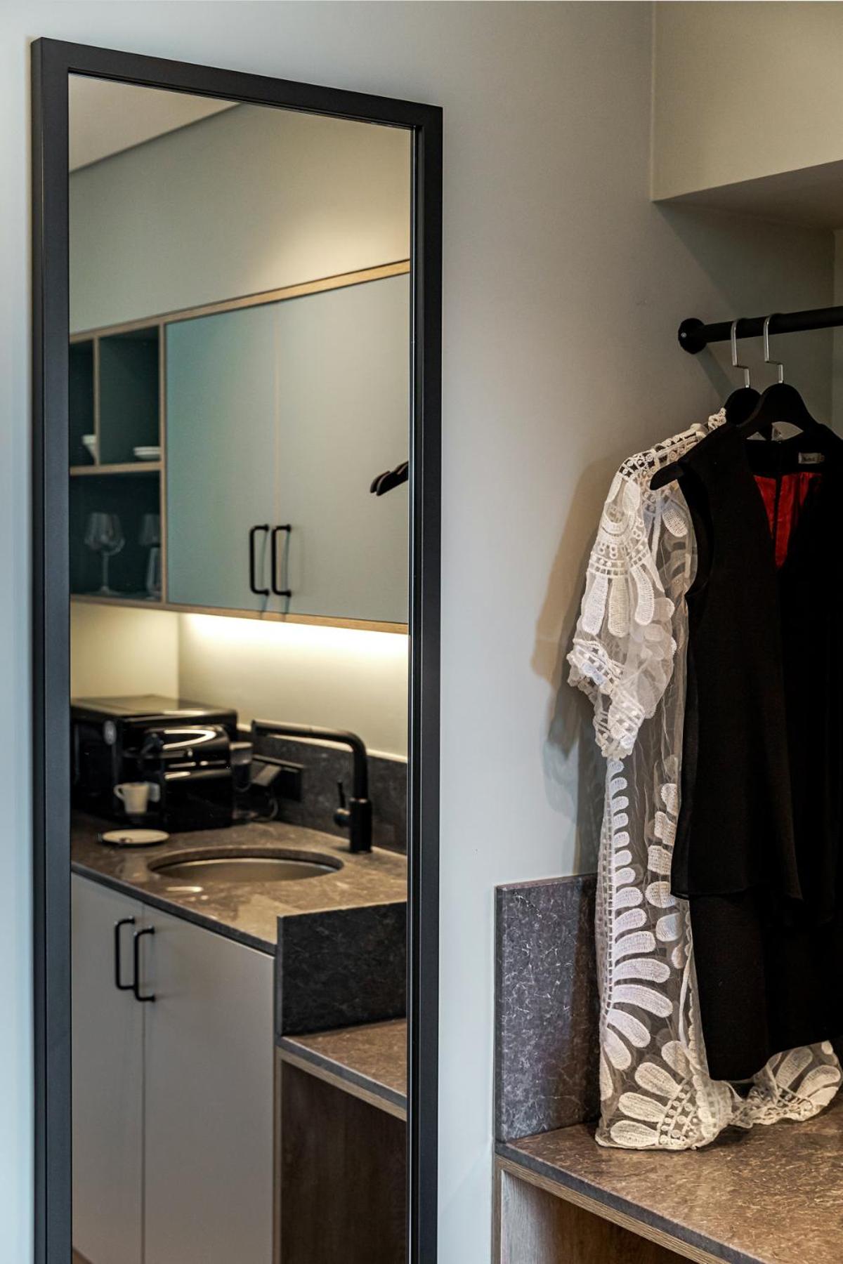 Suite with Hot Tub - Photo 9