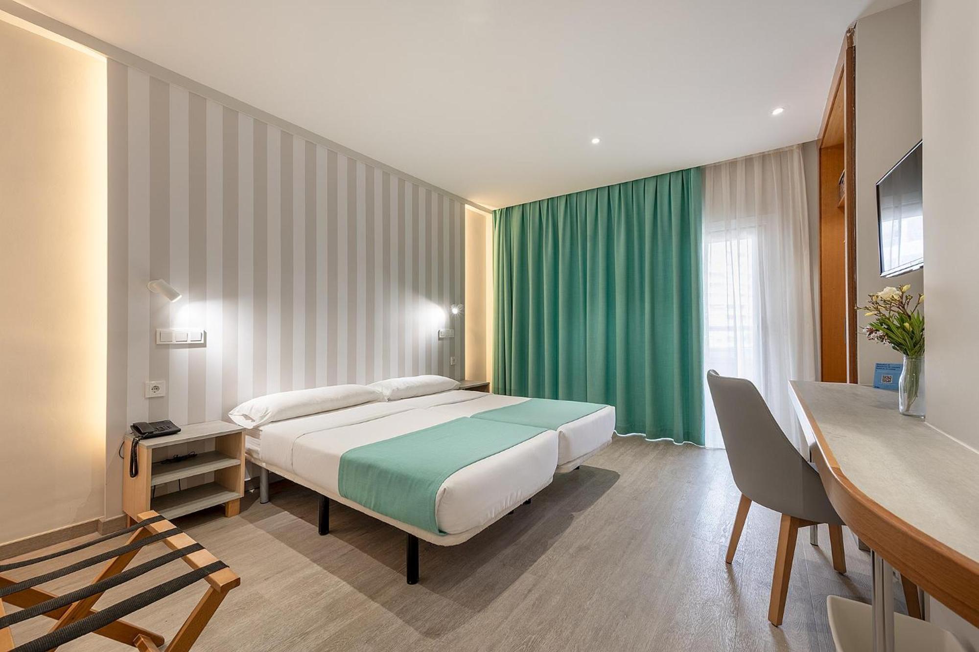 Double or Twin Room (1 Adult)