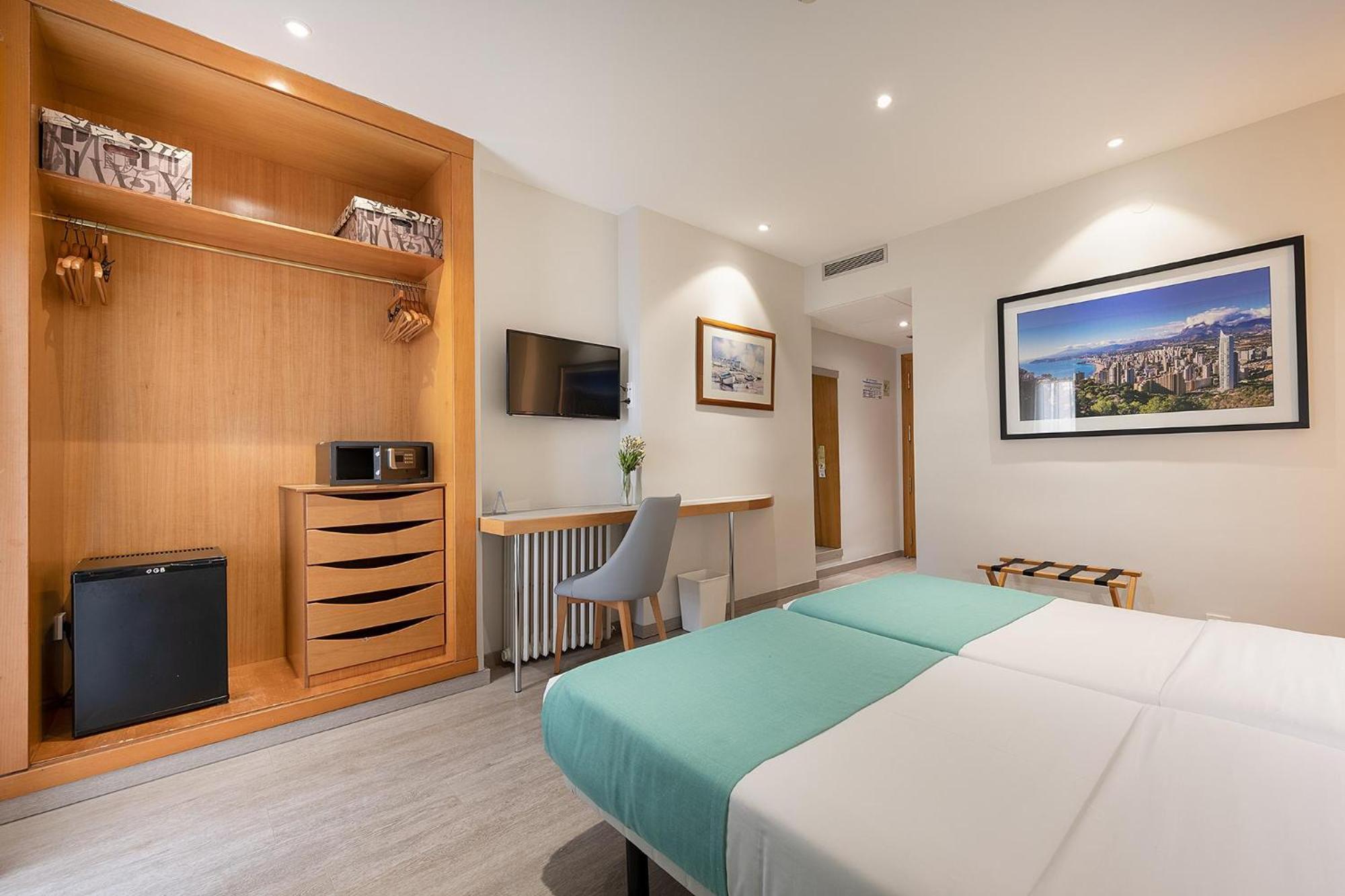 Double or Twin Room (1 Adult)