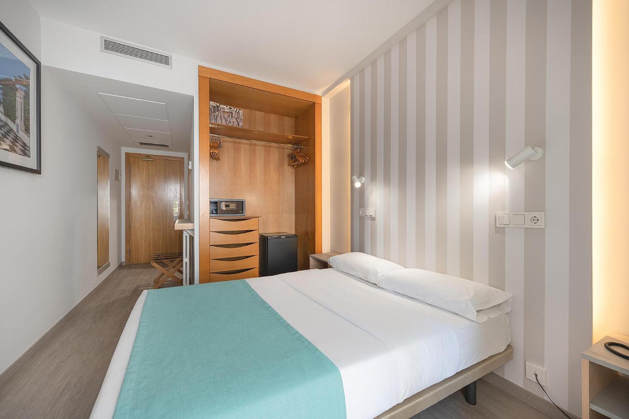 Double or Twin Room (2 Adults) thumbnail 6