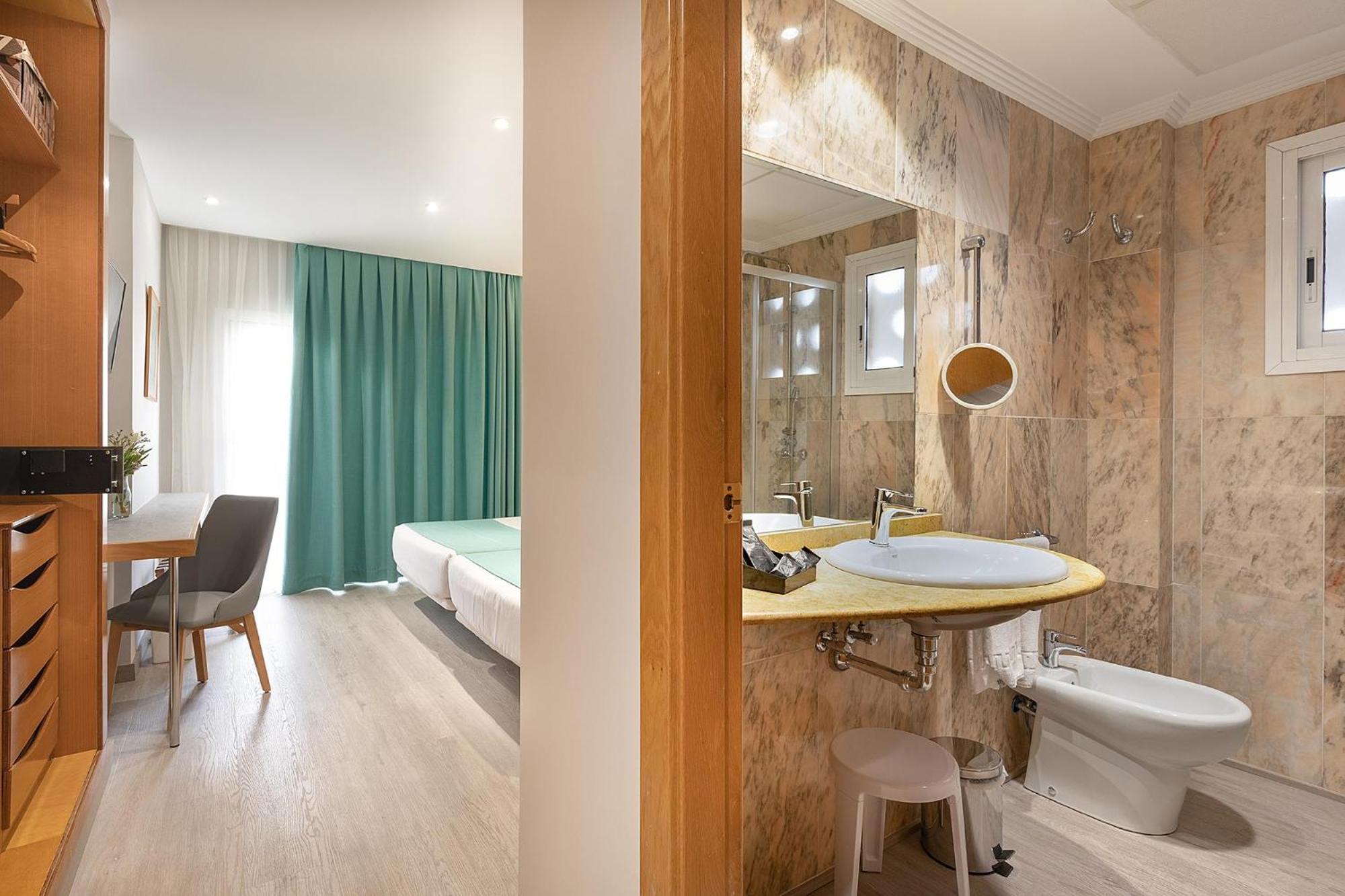 Double or Twin Room (2 Adults)