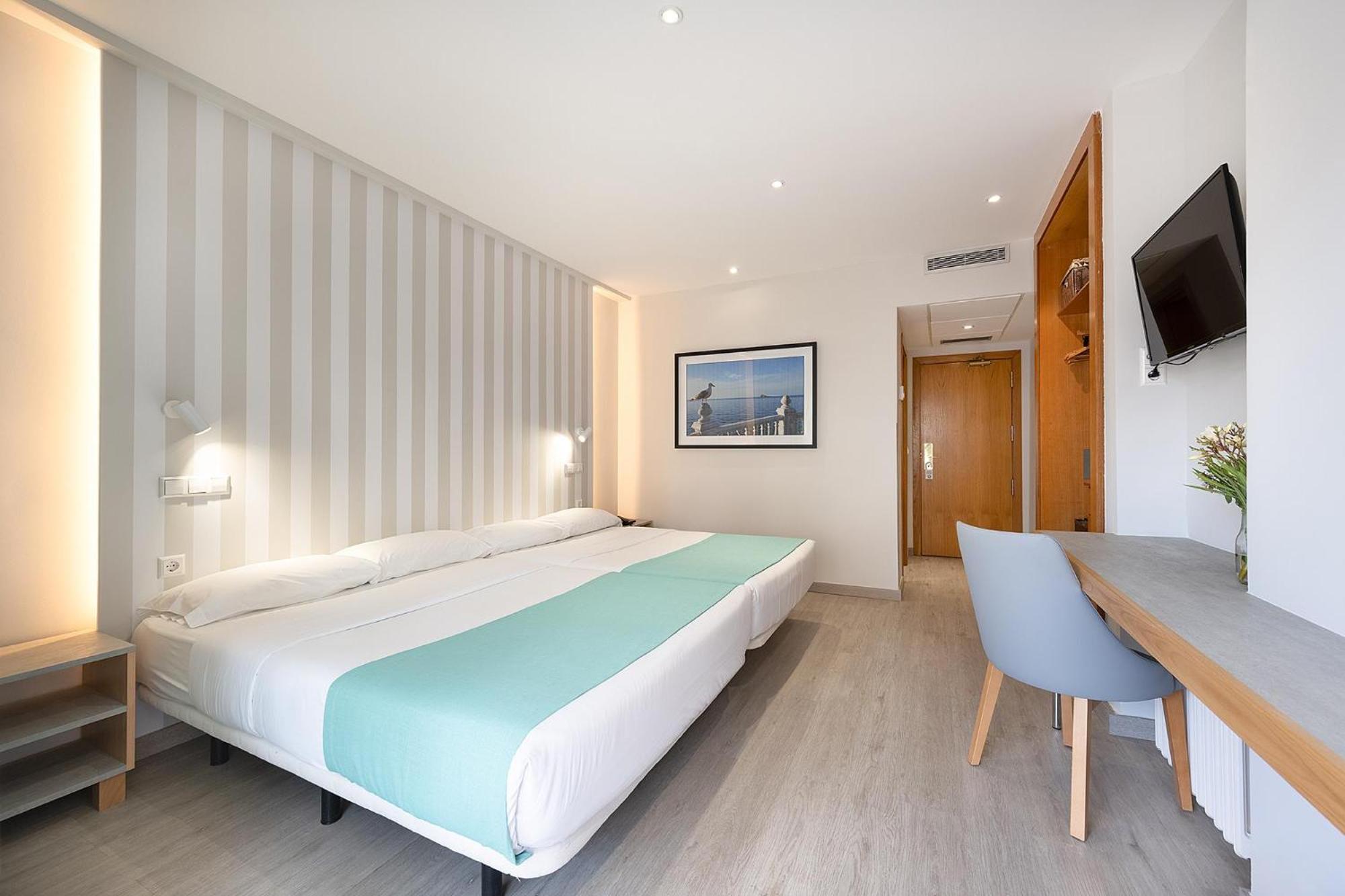 Double or Twin Room (2 Adults) thumbnail 5