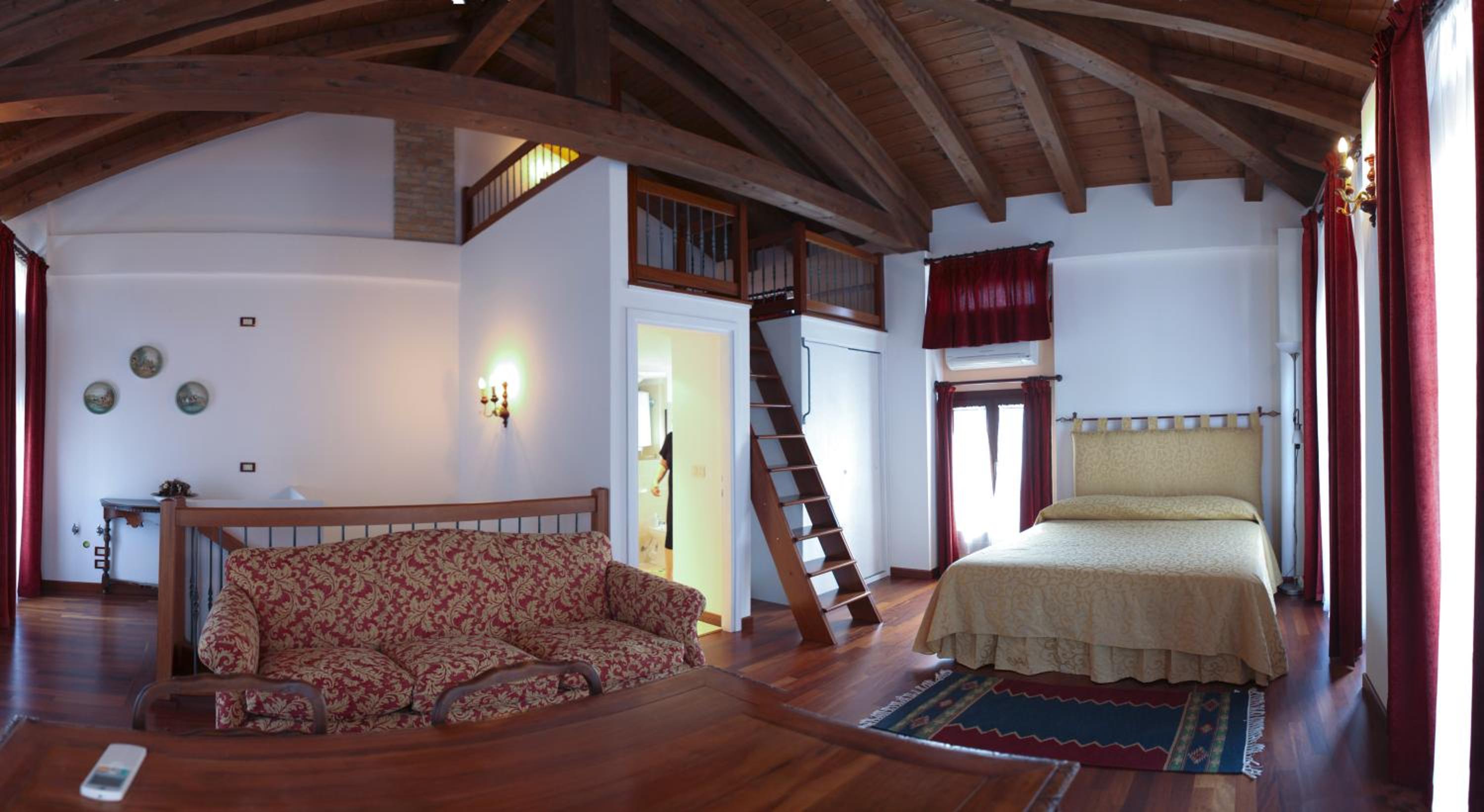 Suite photo 1