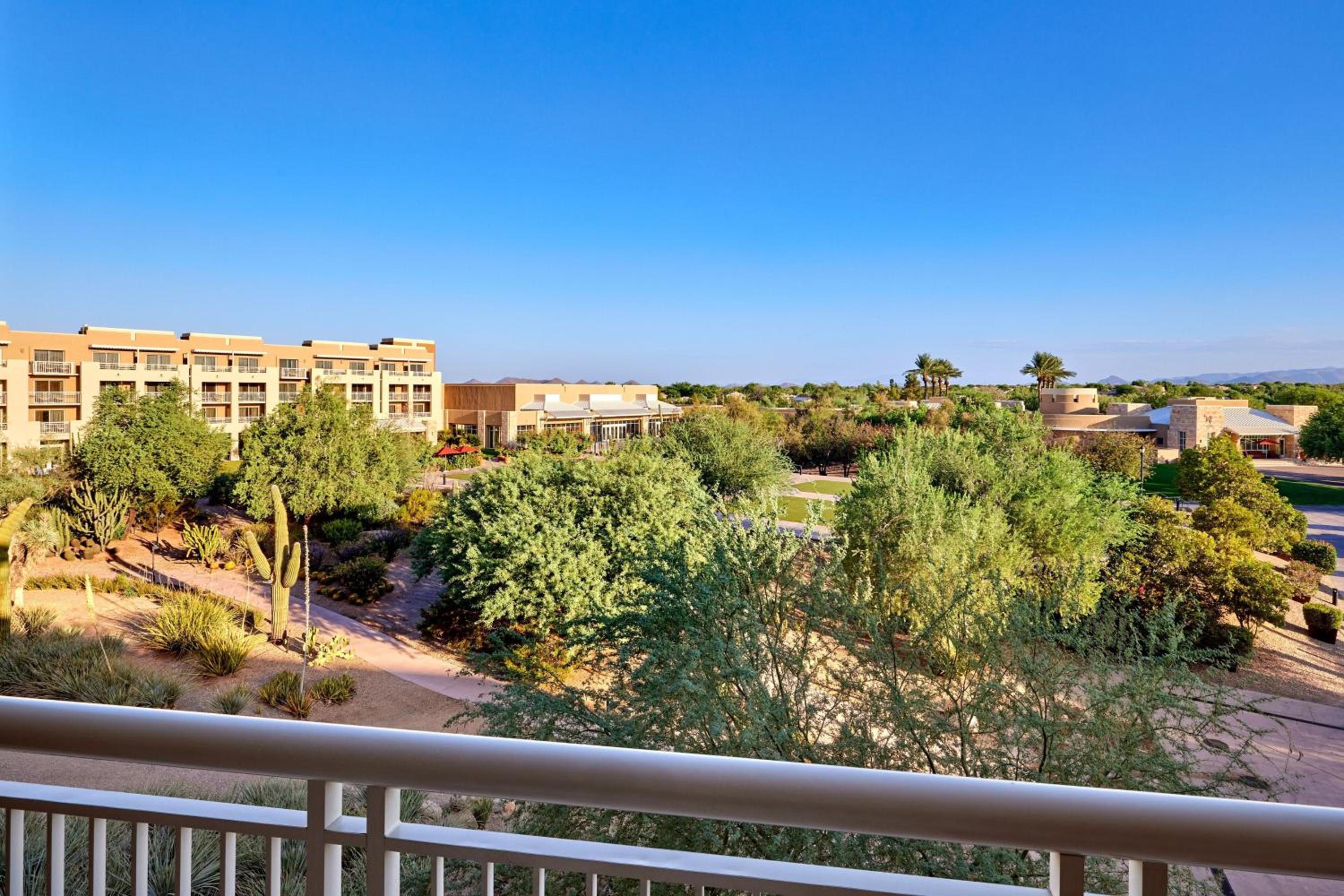 Guest Room, 1 King, Botanical Garden View, Balcony