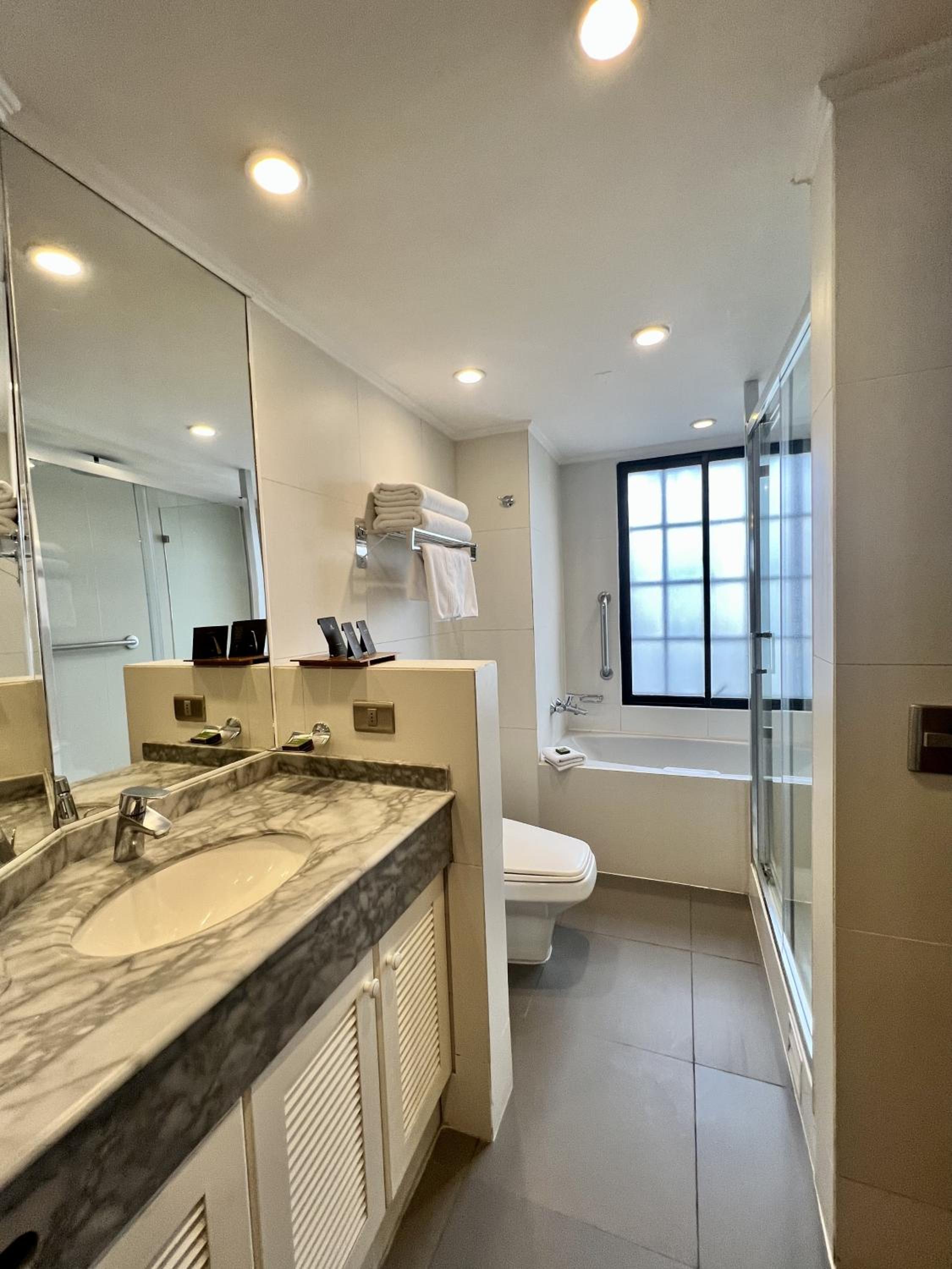 One-Bedroom Junior King Suite - Photo 3