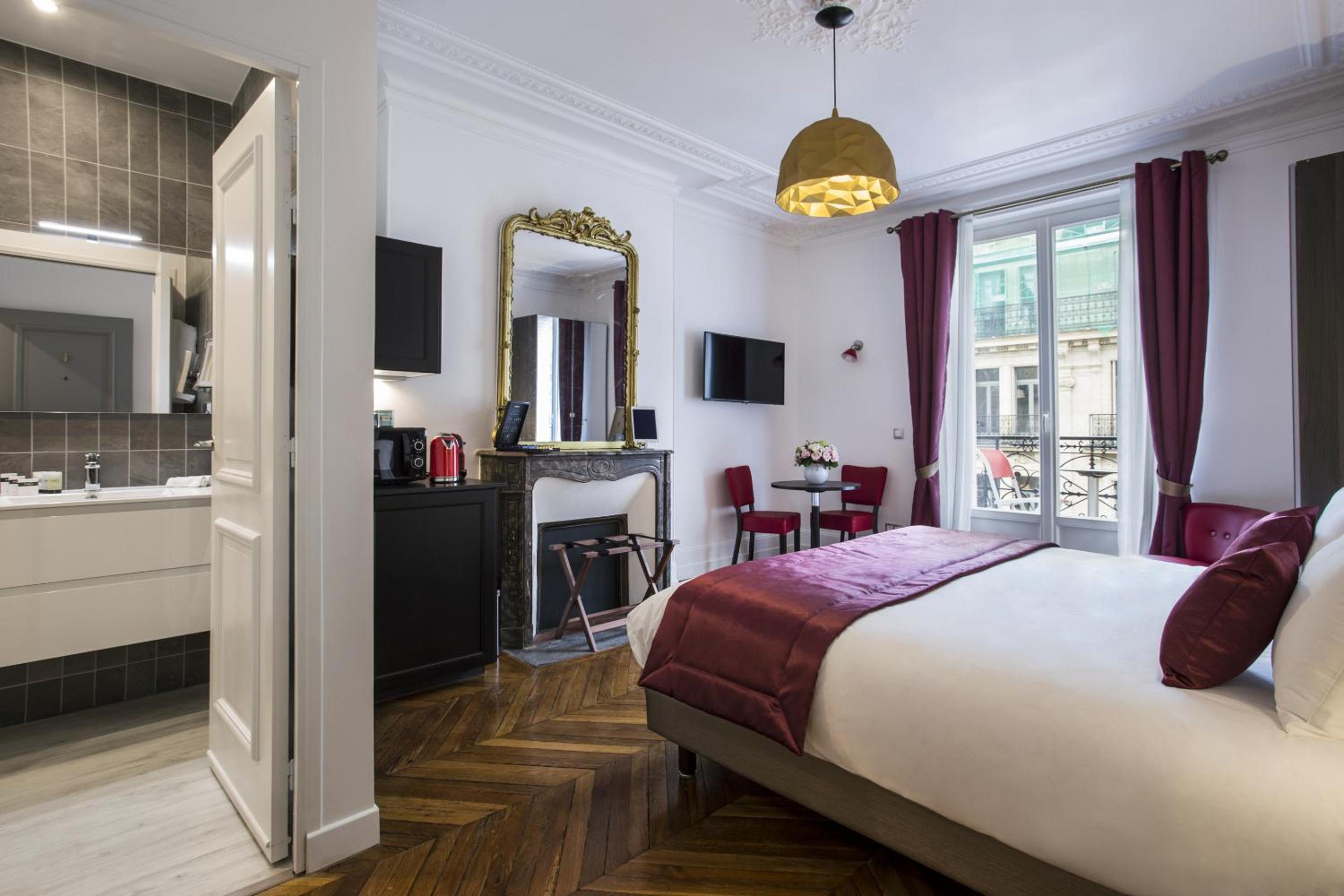 Deluxe double room with balcony photo 1