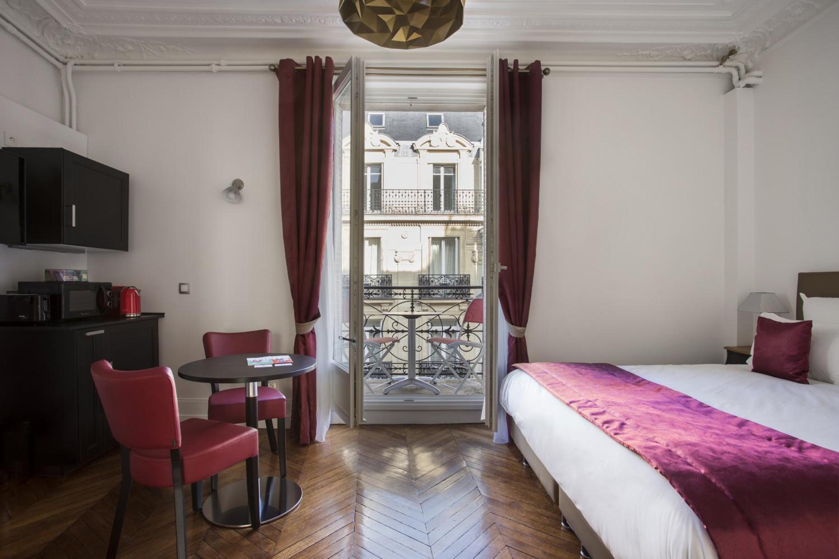 King Suite with Balcony photo 2