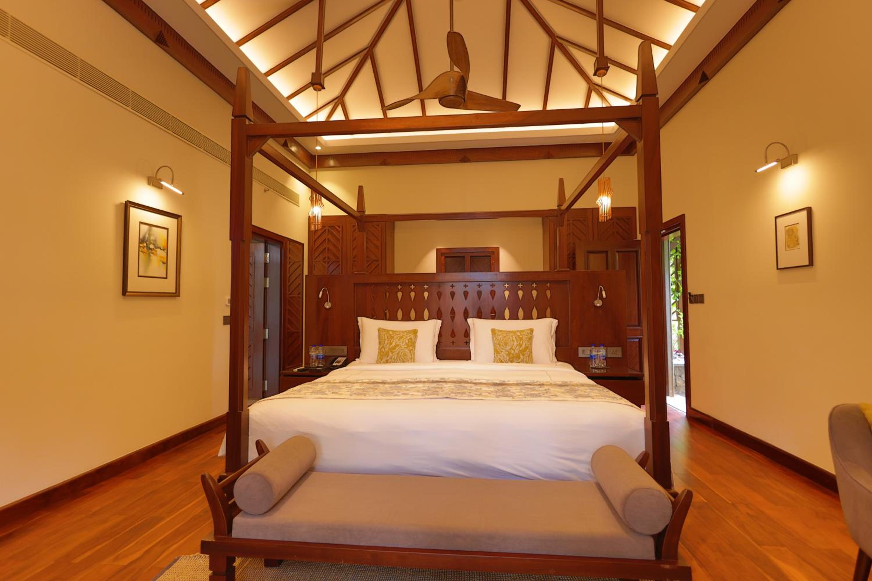Luxury Villa Lake View with Sit Out - Photo 1