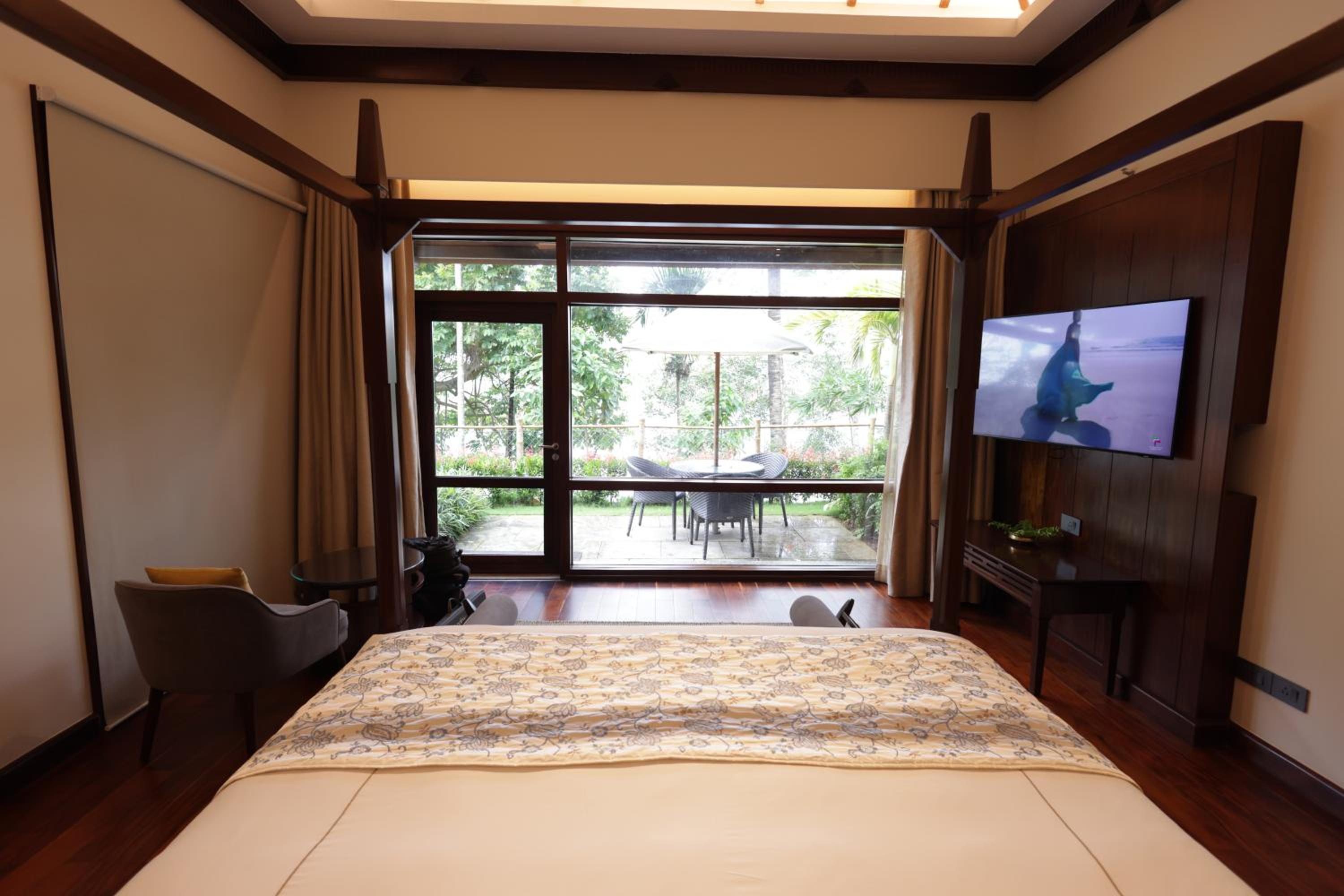 Luxury Villa Lake View with Sit Out - Photo 7