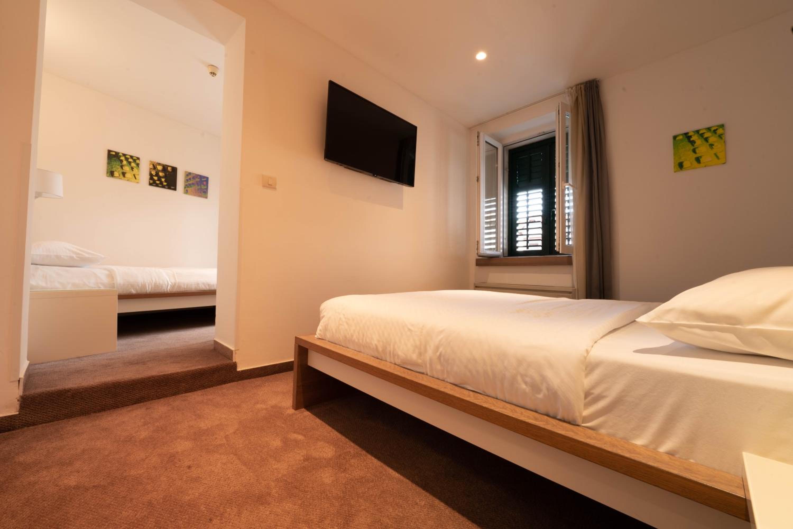 Suite with Terrace - Photo 11