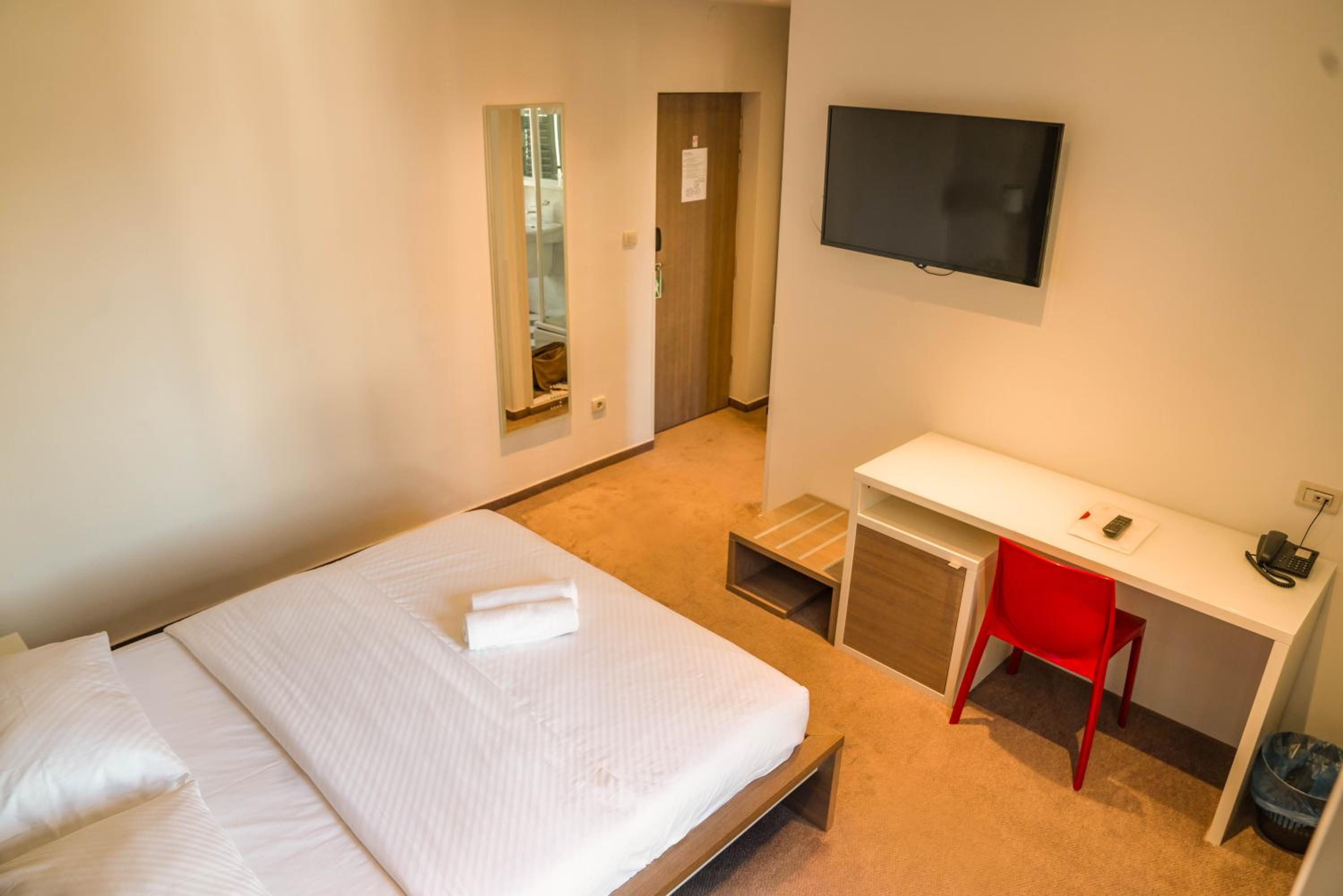 Suite with Terrace - Photo 6