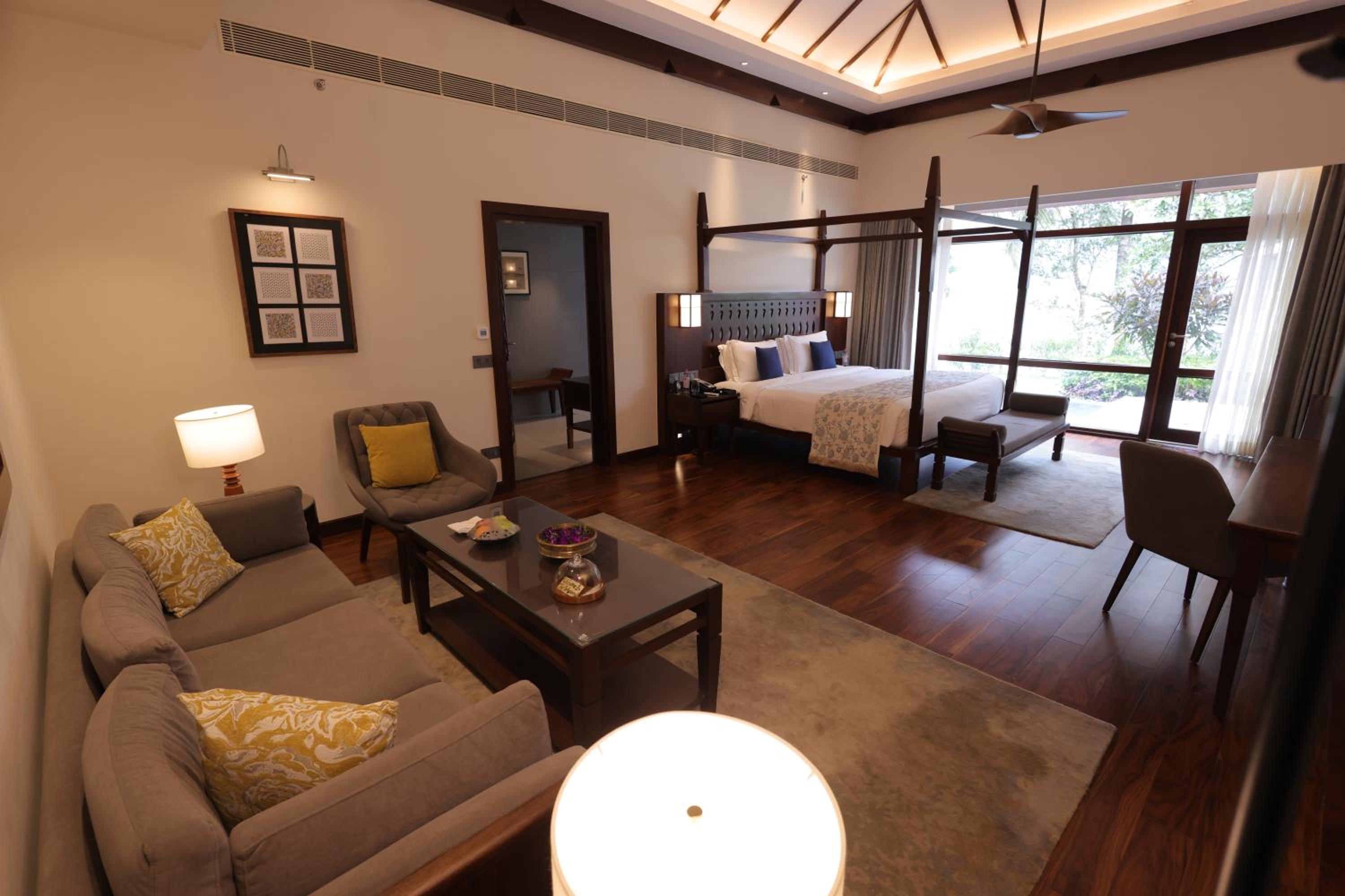 Grand Luxury Villa Lake View with Plunge Pool - Photo 4