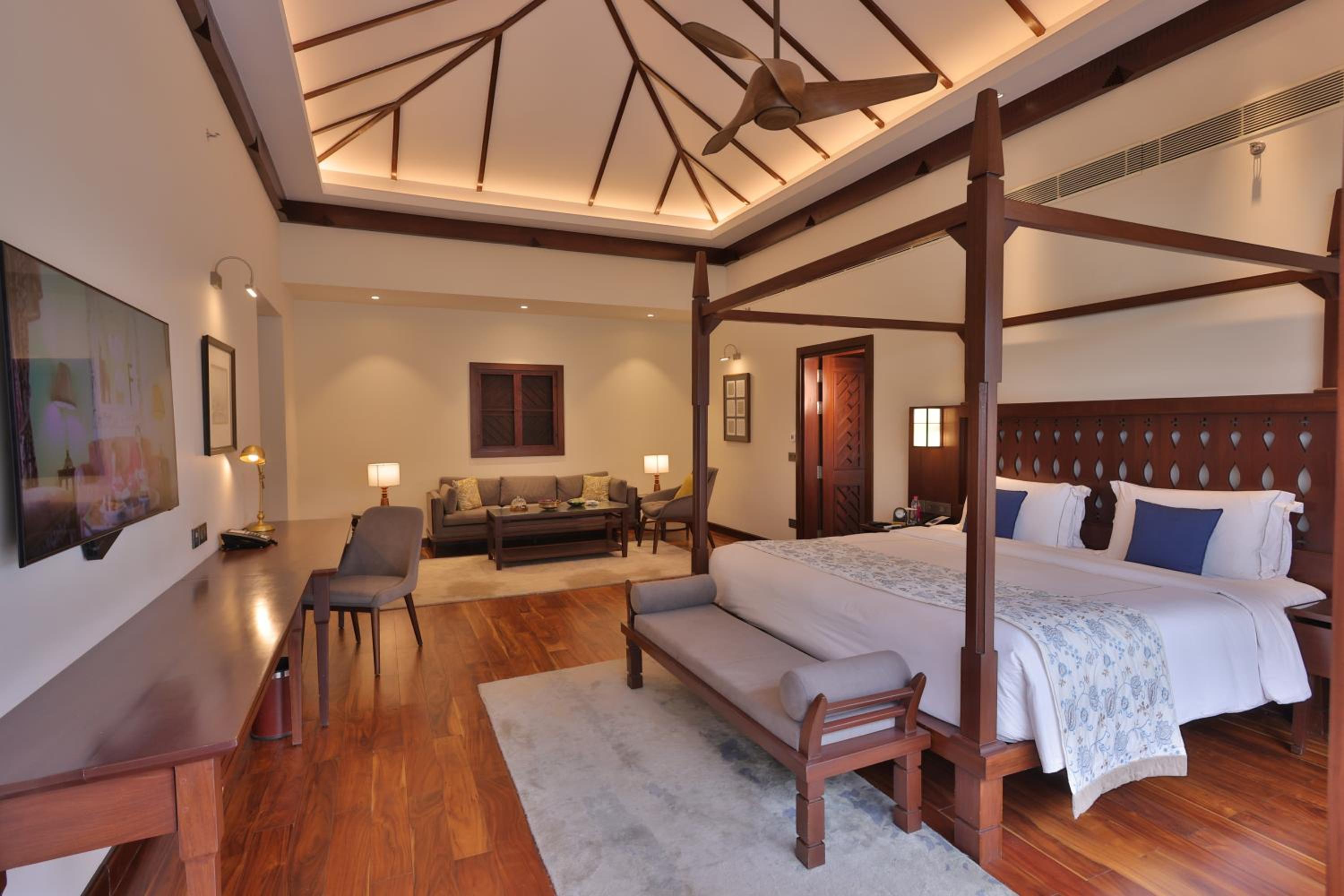 Grand Luxury Villa Lake View with Plunge Pool - Photo 2