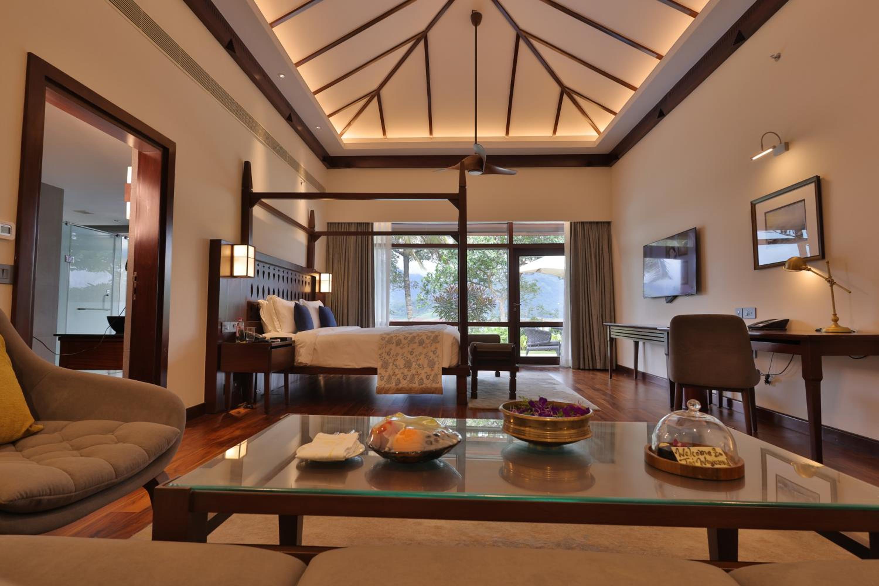 Grand Luxury Villa Lake View with Plunge Pool - Photo 3