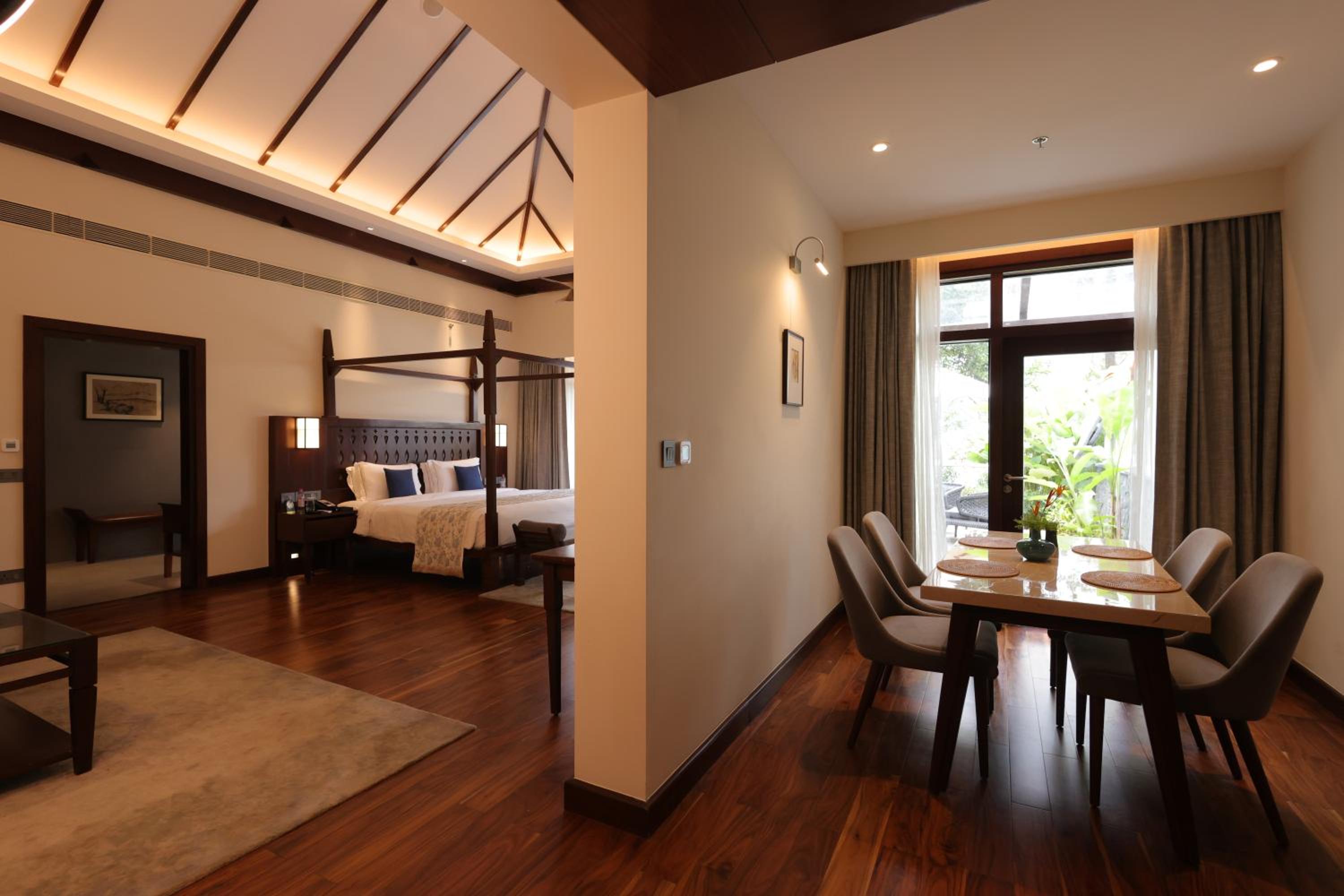 Grand Luxury Villa Lake View with Plunge Pool - Photo 10