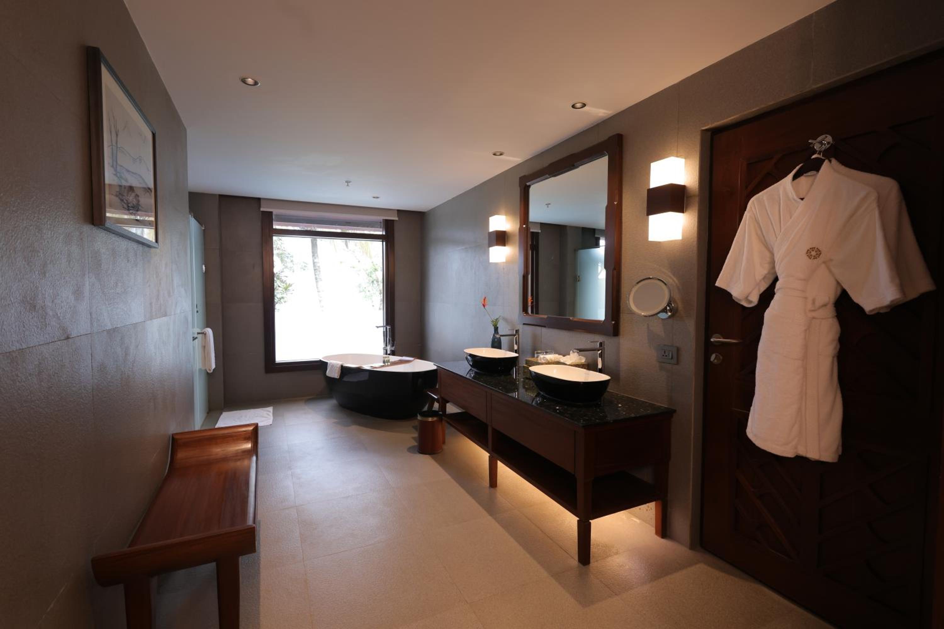 Grand Luxury Villa Lake View with Plunge Pool - Photo 8