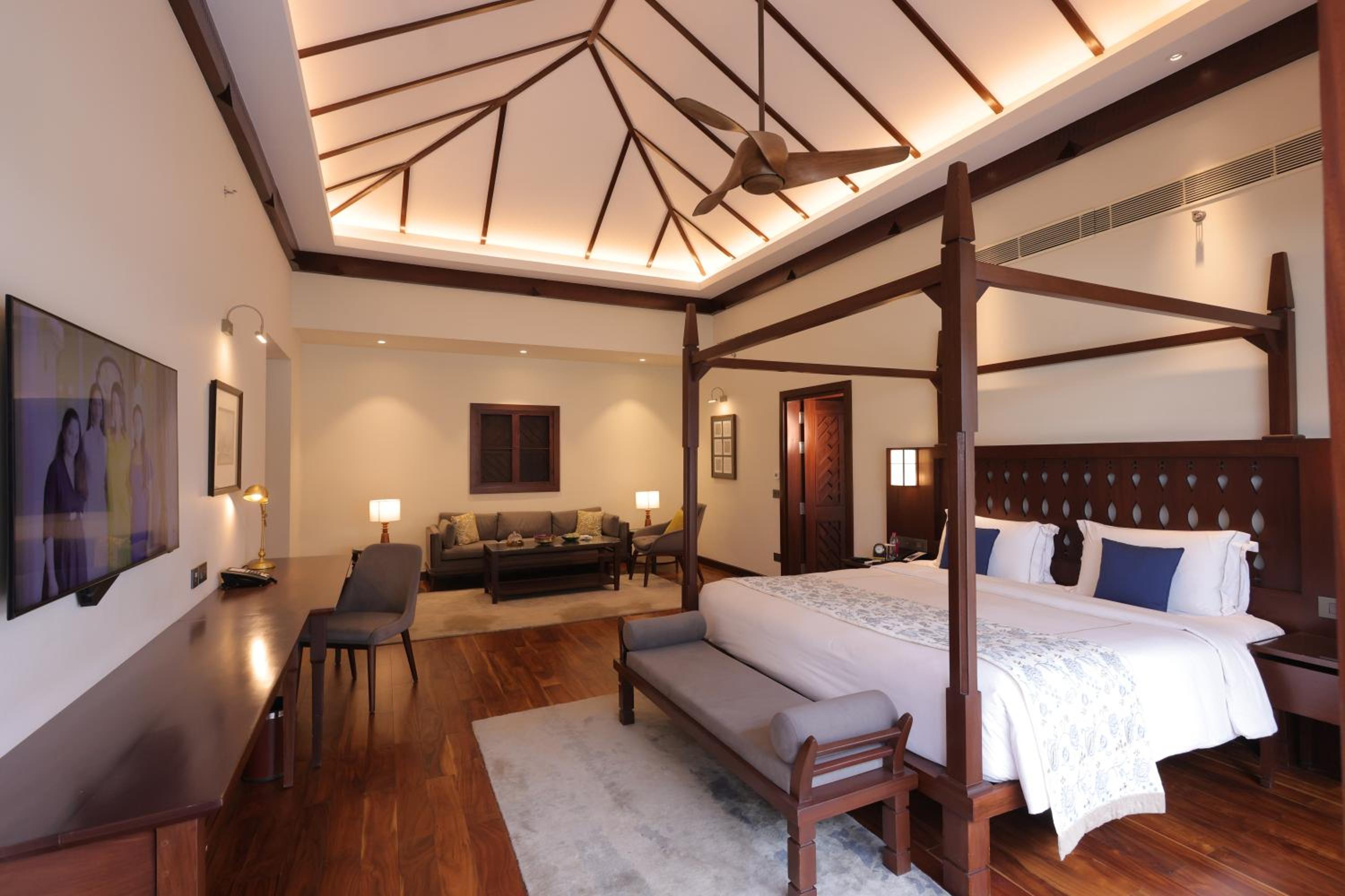 Grand Luxury Villa Lake View with Plunge Pool - Photo 12
