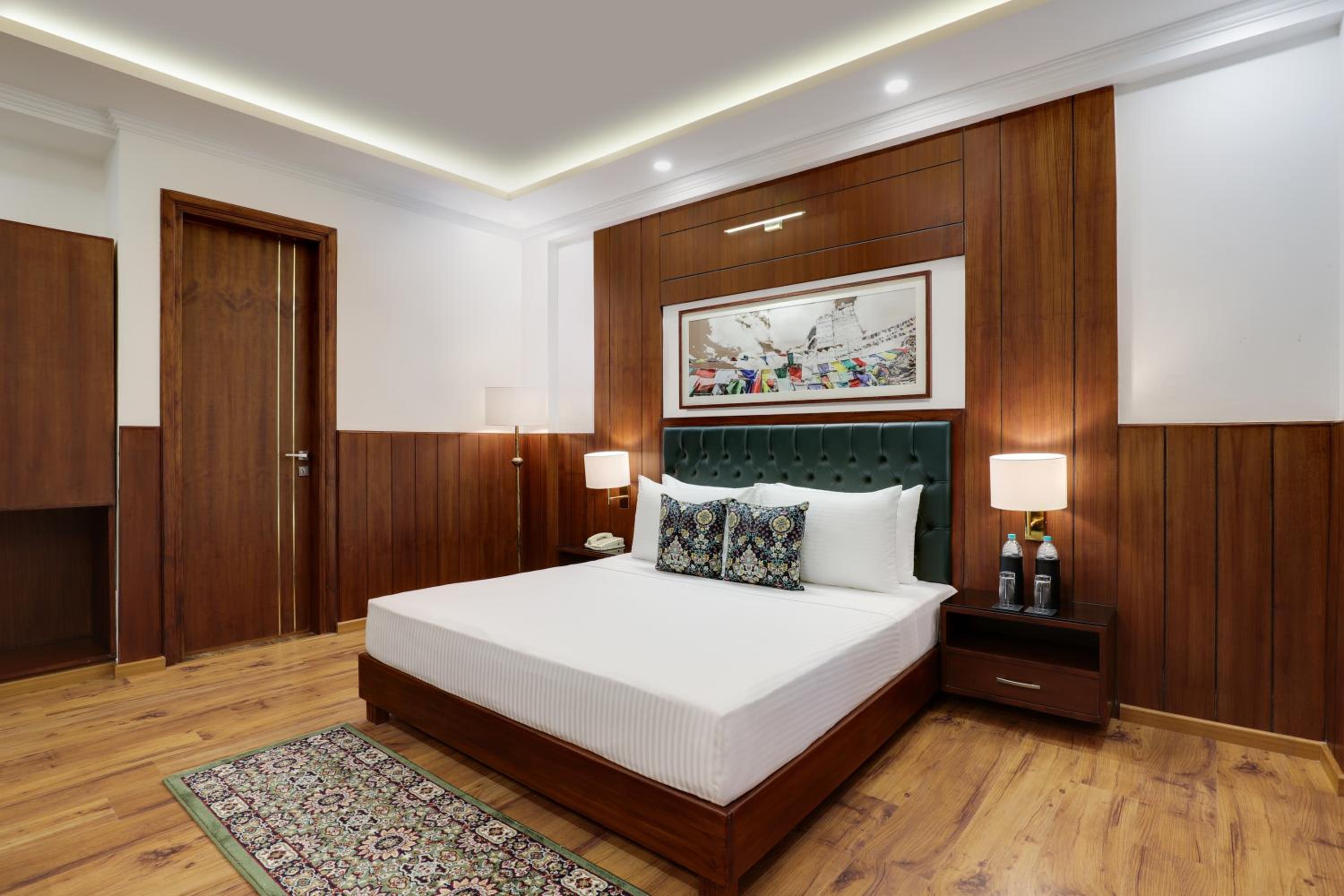 Superior King Room (30% Off on Laundry service for upto 8 clothing item,Complimentary Welcome Drink on arrival and 15% off on 1 session of 60 mins Massage) - Photo 8