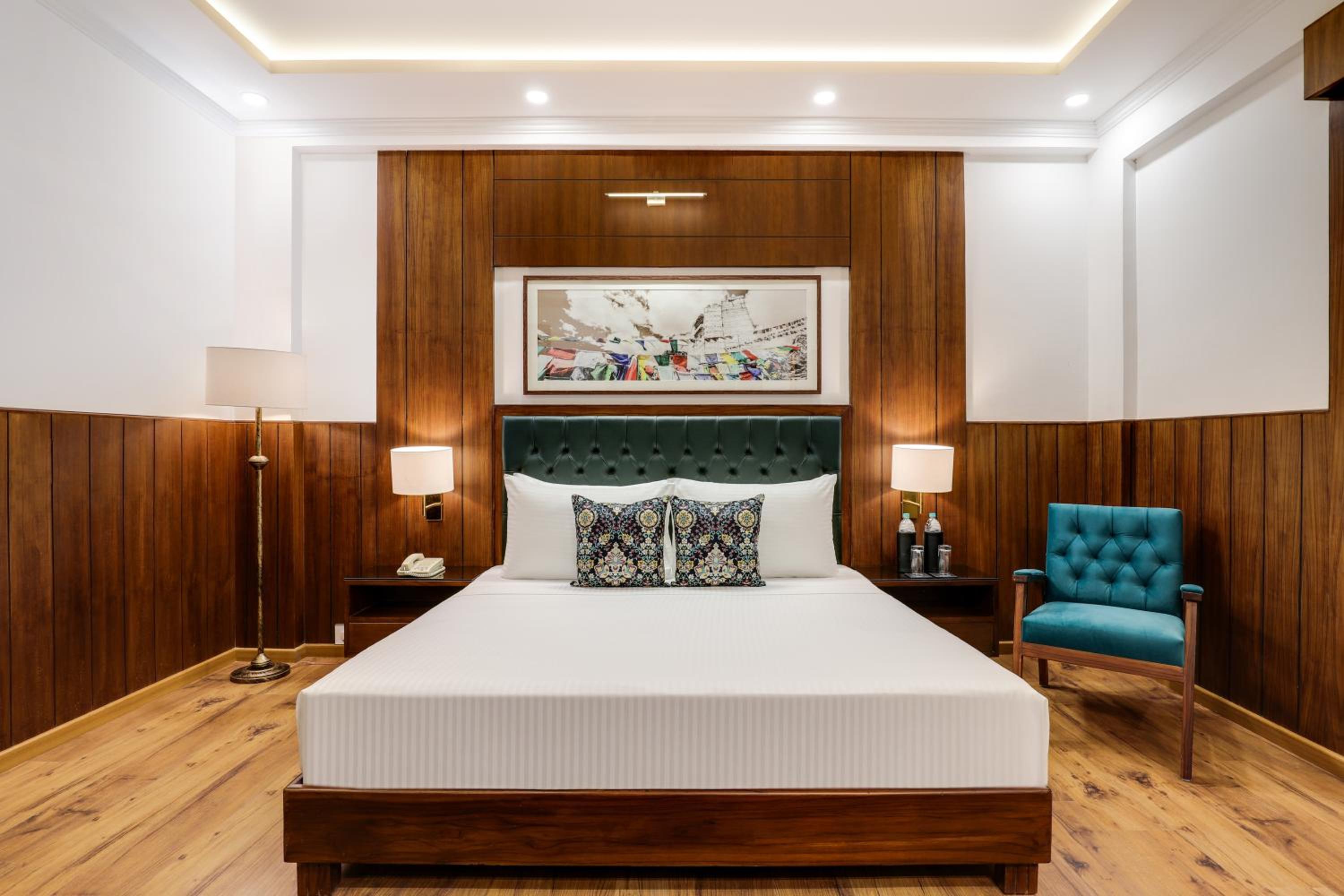 Superior King Room (30% Off on Laundry service for upto 8 clothing item,Complimentary Welcome Drink on arrival and 15% off on 1 session of 60 mins Massage) - Photo 7