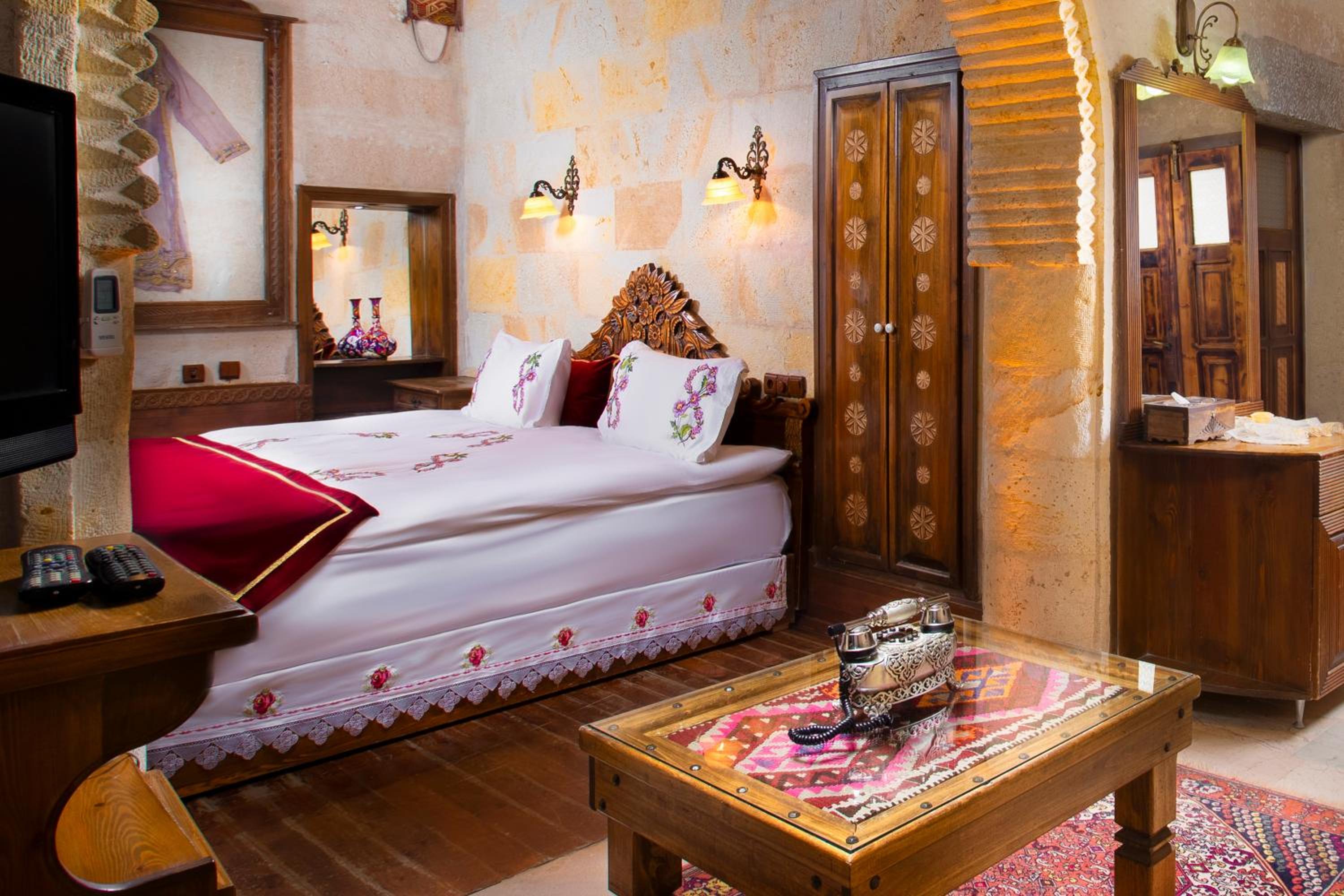 Deluxe Cave Room - Photo 11