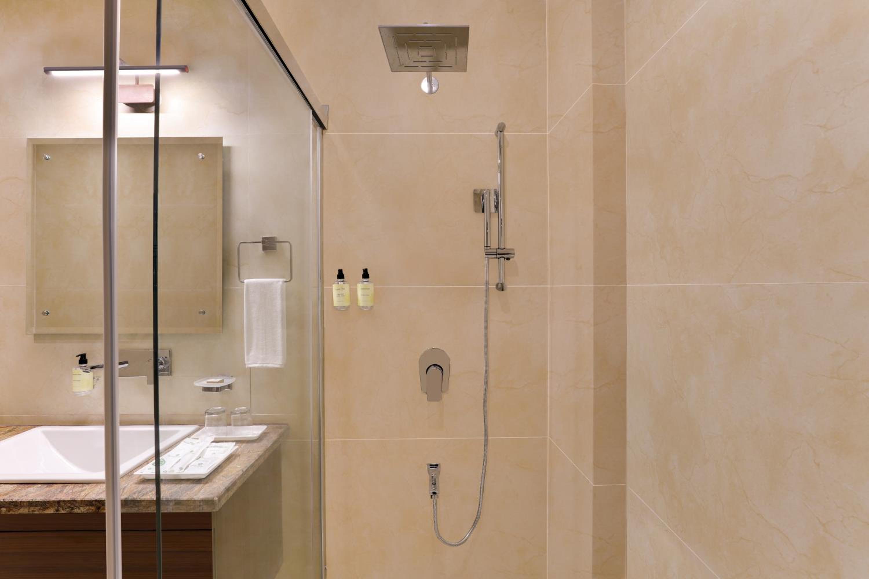 Superior King Room (30% Off on Laundry service for upto 8 clothing item,Complimentary Welcome Drink on arrival and 15% off on 1 session of 60 mins Massage) - Photo 4