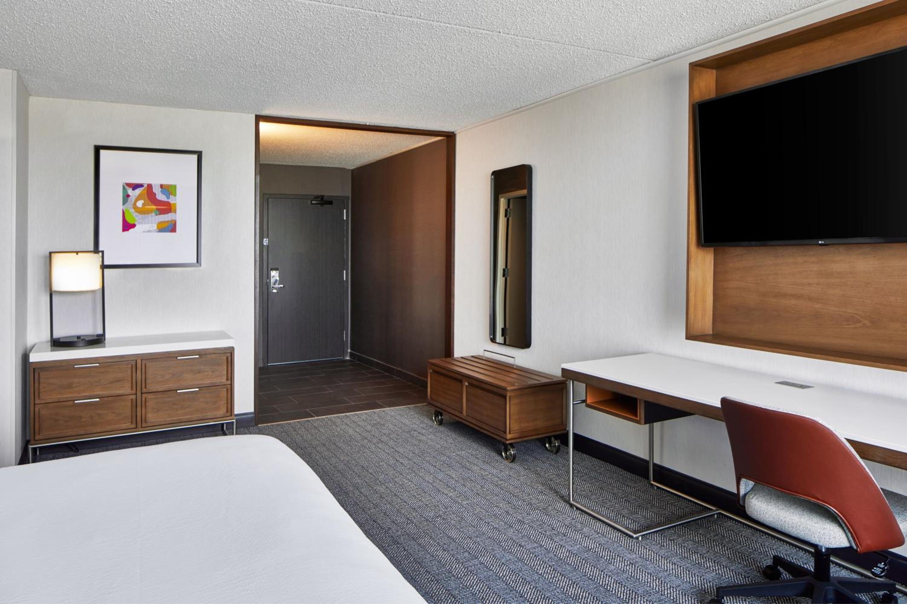 King Room with Sofa Bed - Photo 2