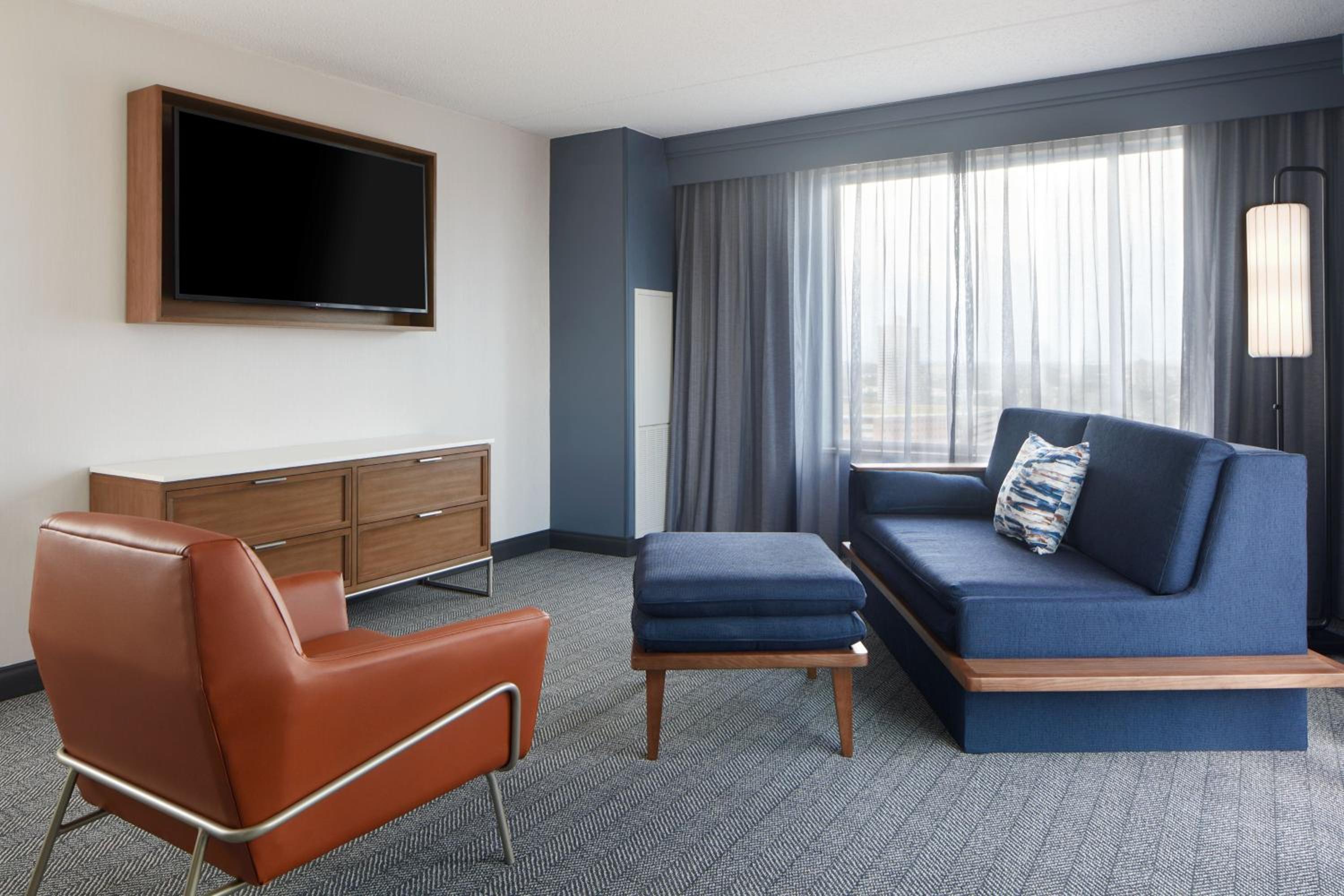 King Suite with Sofa Bed and Roll-in Shower - Mobility Accessible - Photo 6