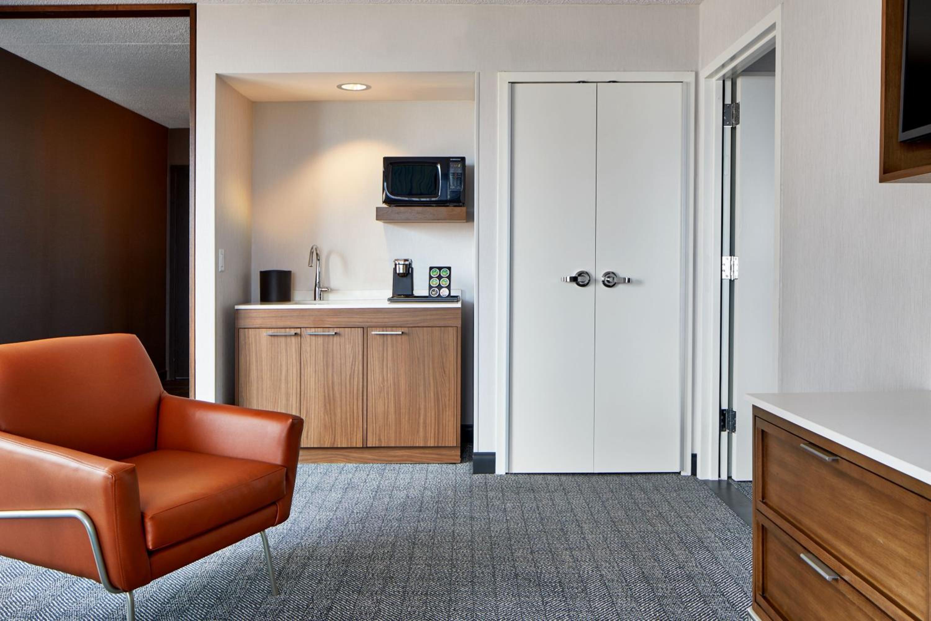 King Suite with Sofa Bed and Roll-in Shower - Mobility Accessible - Photo 3