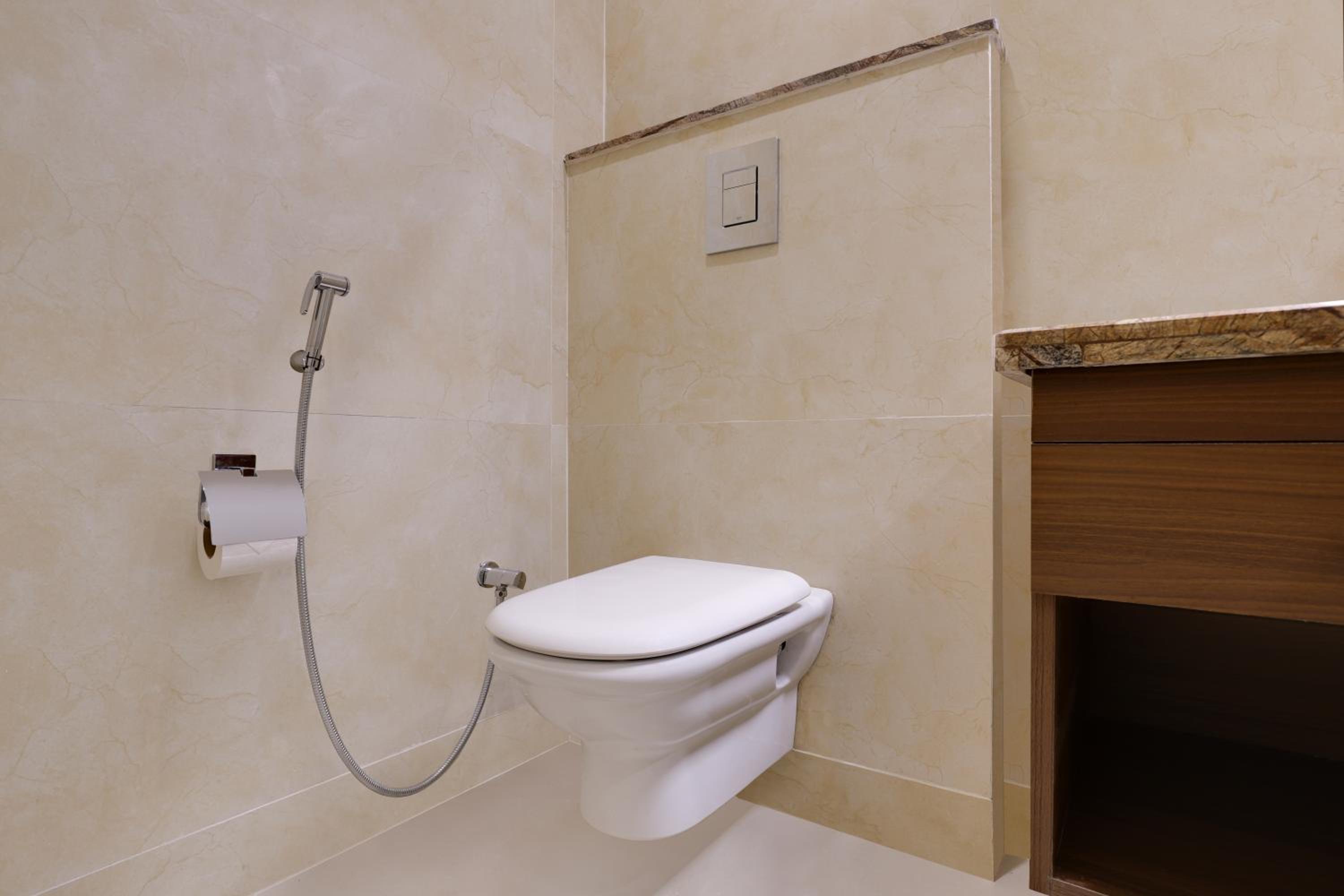 Superior King Room (30% Off on Laundry service for upto 8 clothing item,Complimentary Welcome Drink on arrival and 15% off on 1 session of 60 mins Massage) - Photo 2