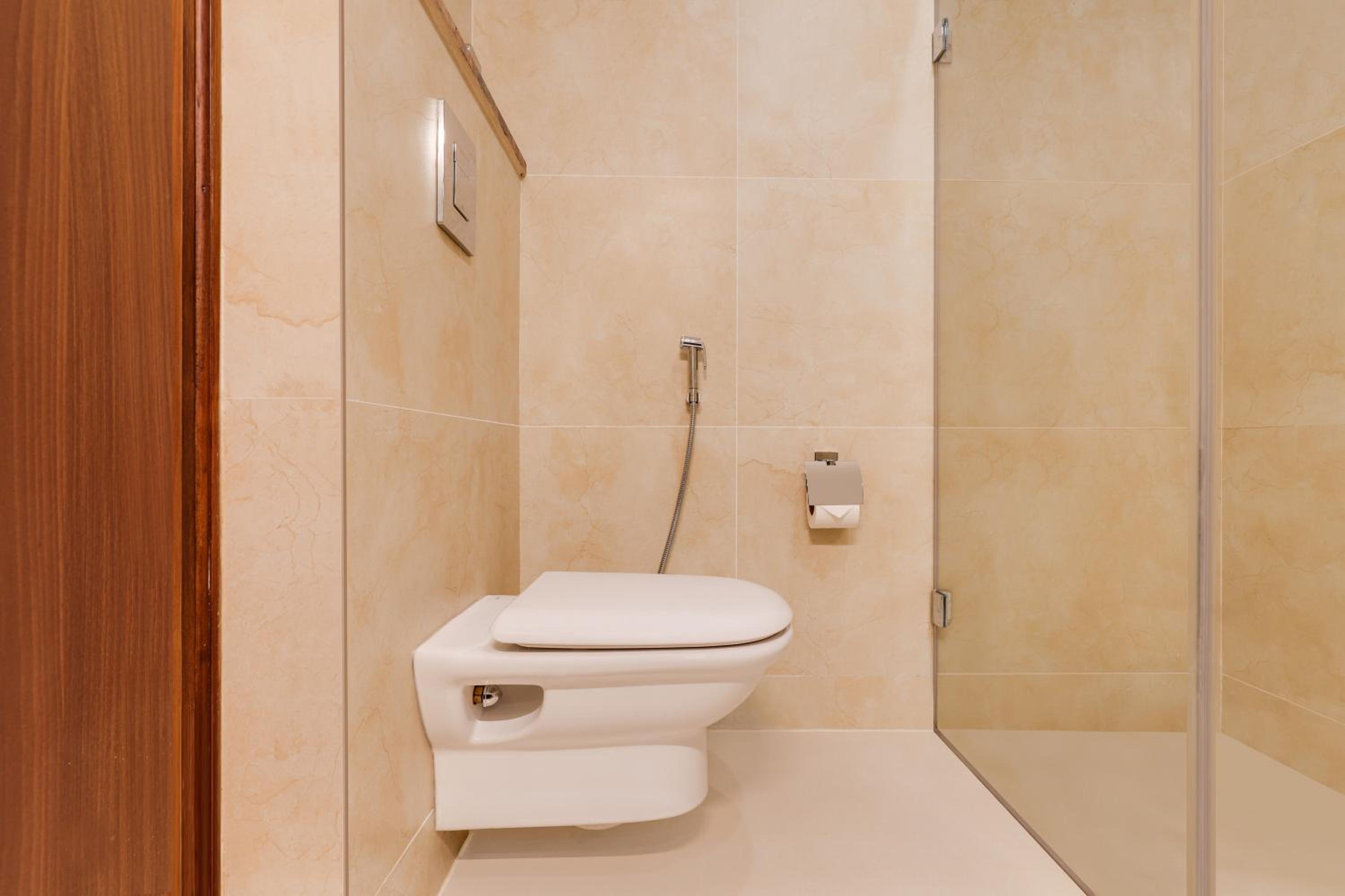 Deluxe Room (30% Off on Laundry service for upto 8 clothing item,Complimentary Welcome Drink on arrival and 15% off on 1 session of 60 mins Massage) - Photo 4