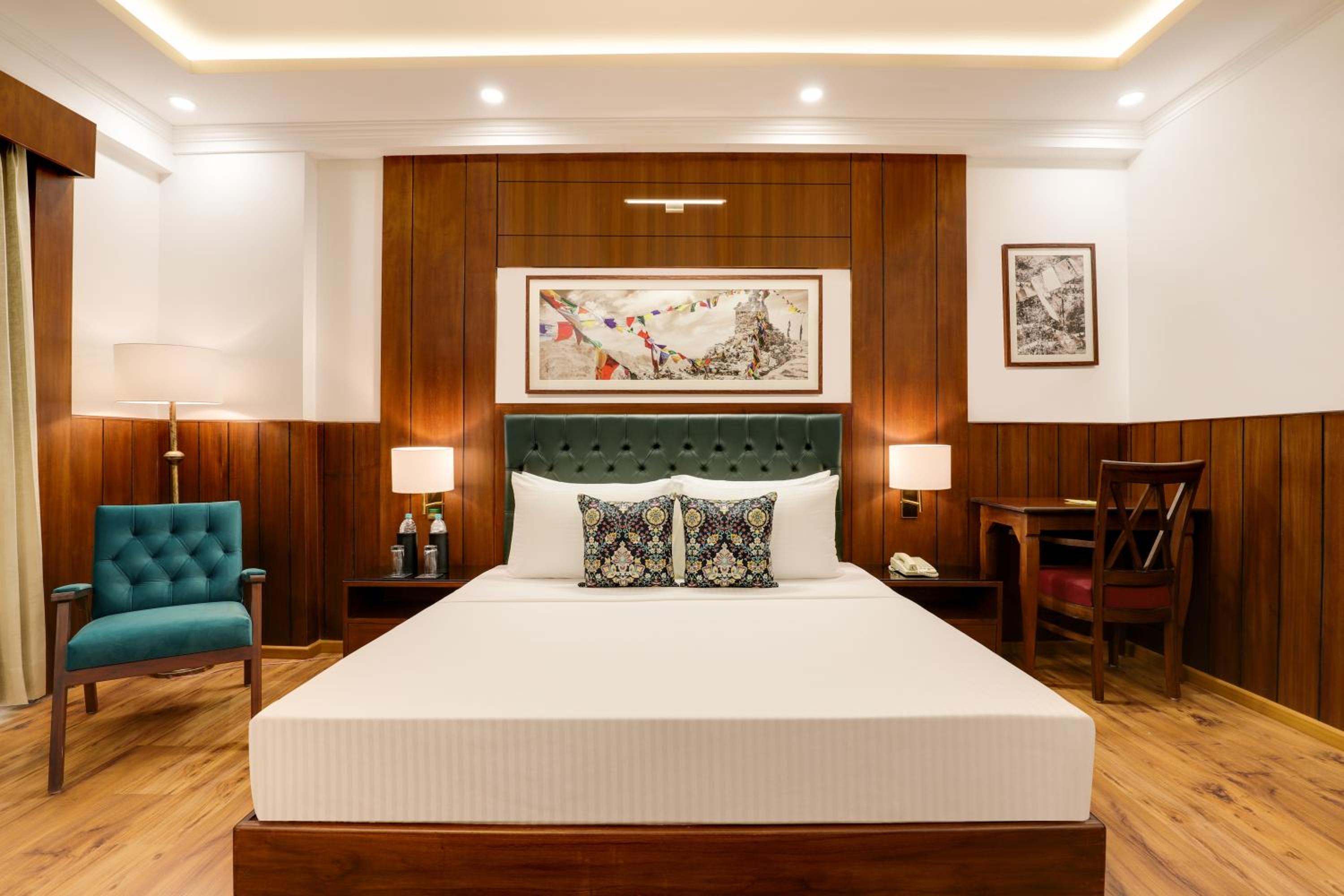 Deluxe Room (30% Off on Laundry service for upto 8 clothing item,Complimentary Welcome Drink on arrival and 15% off on 1 session of 60 mins Massage) - Photo 6