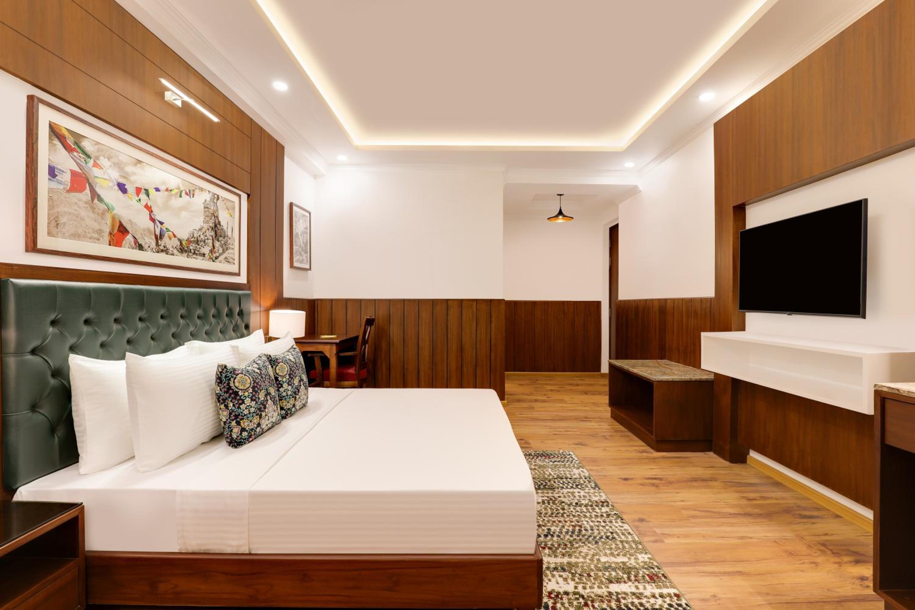 Deluxe Room (30% Off on Laundry service for upto 8 clothing item,Complimentary Welcome Drink on arrival and 15% off on 1 session of 60 mins Massage) - Photo 7
