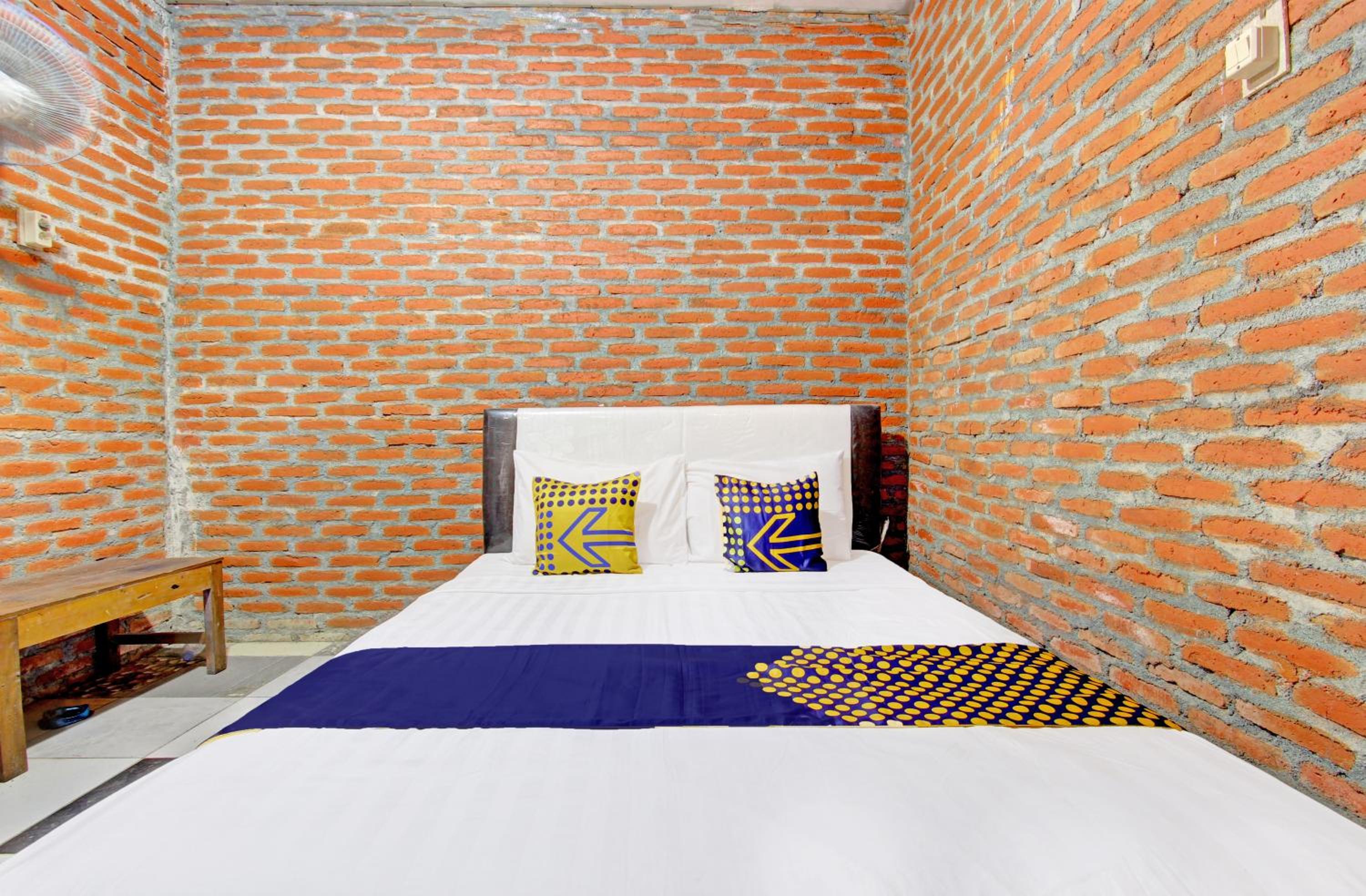 Budget Double Room photo 2