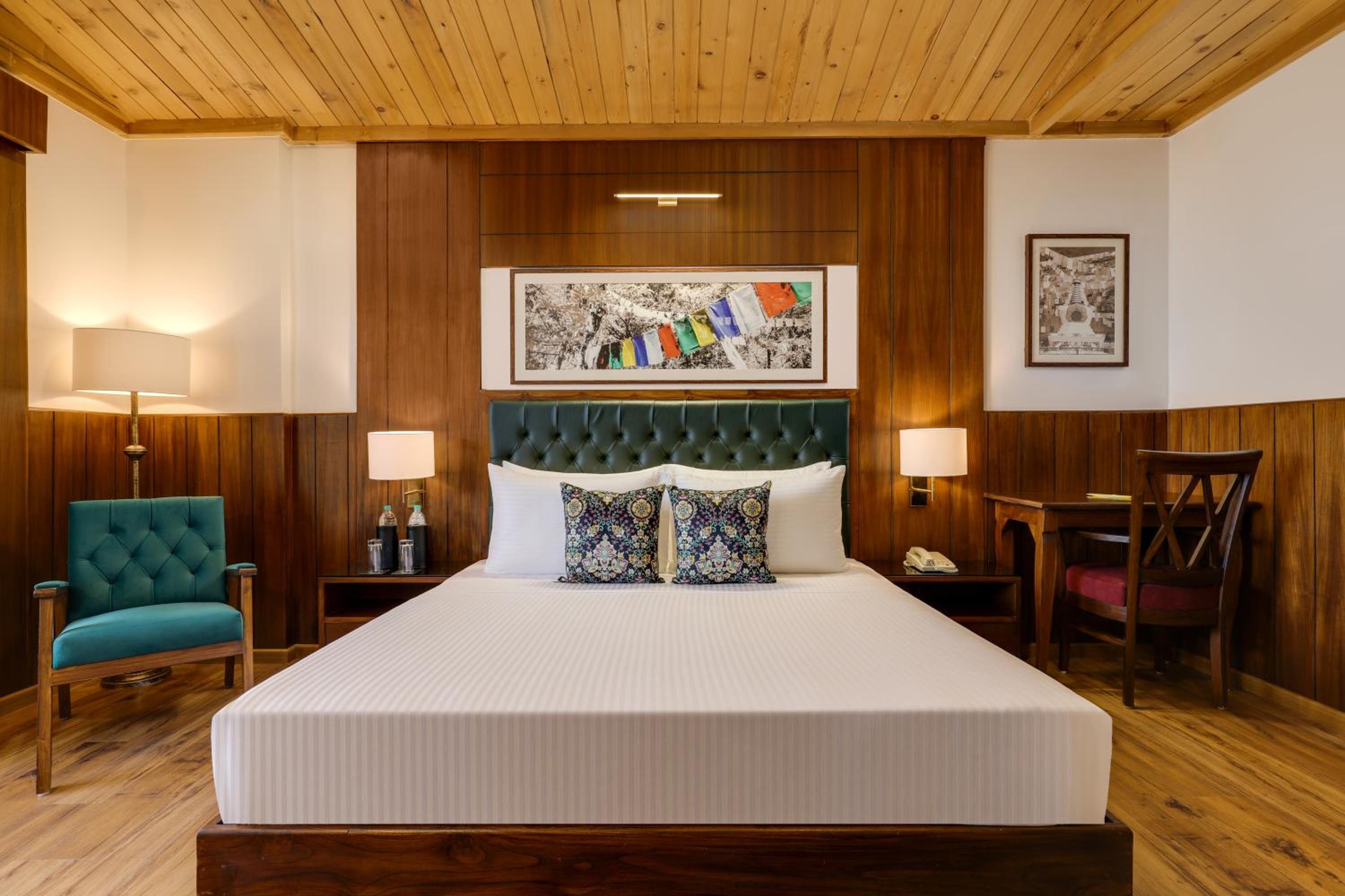 Executive King Room (30% Off on Laundry service for upto 8 clothing item,Complimentary Welcome Drink on arrival and 15% off on 1 session of 60 mins Massage) - Photo 6