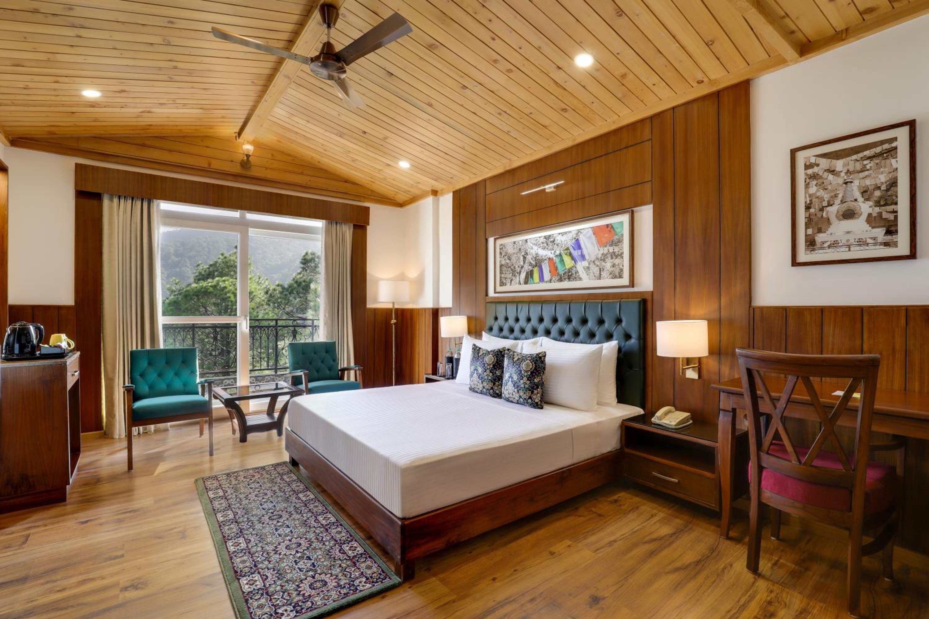 Executive King Room (30% Off on Laundry service for upto 8 clothing item,Complimentary Welcome Drink on arrival and 15% off on 1 session of 60 mins Massage) - Photo 1