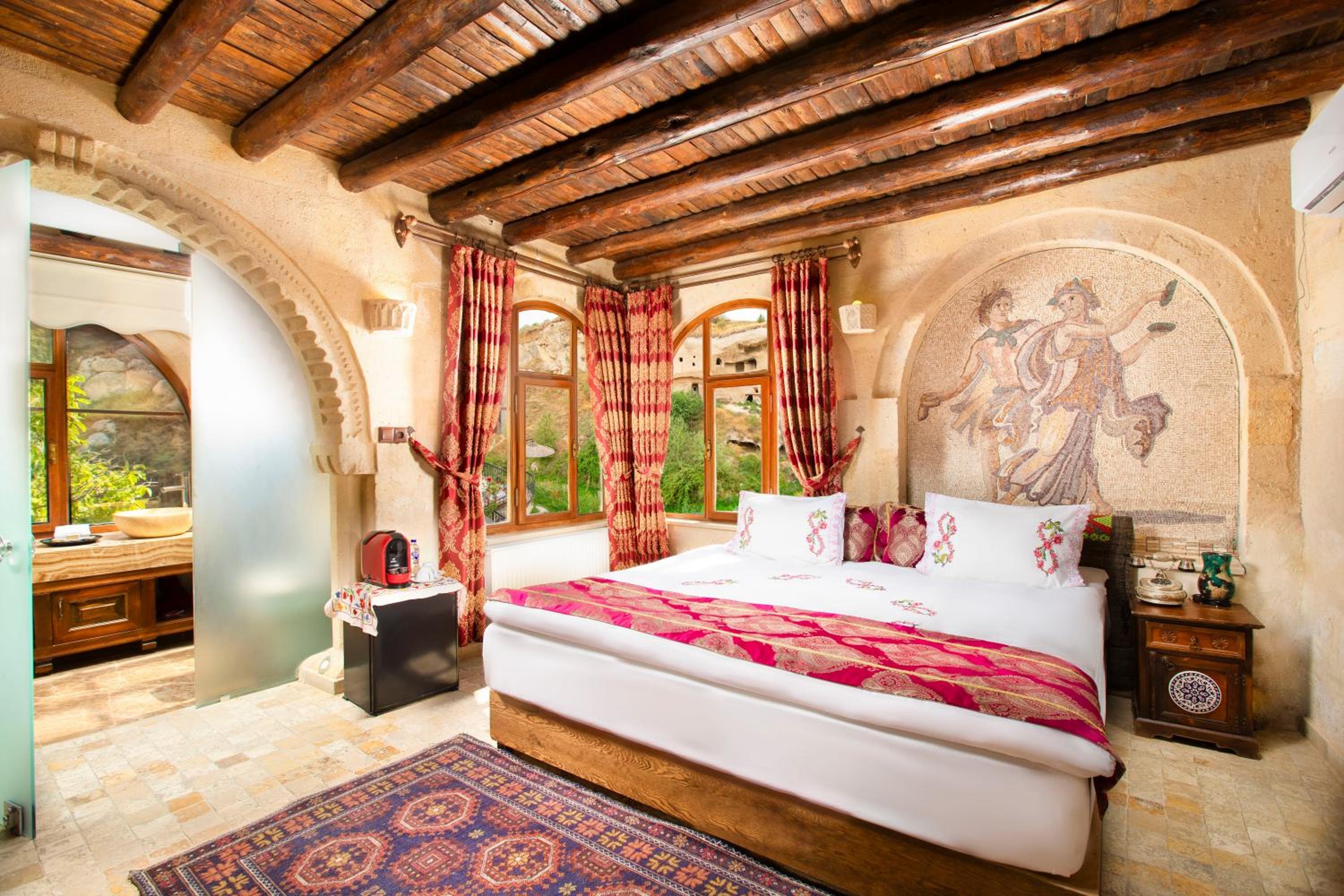 Deluxe Cave Room - Photo 1
