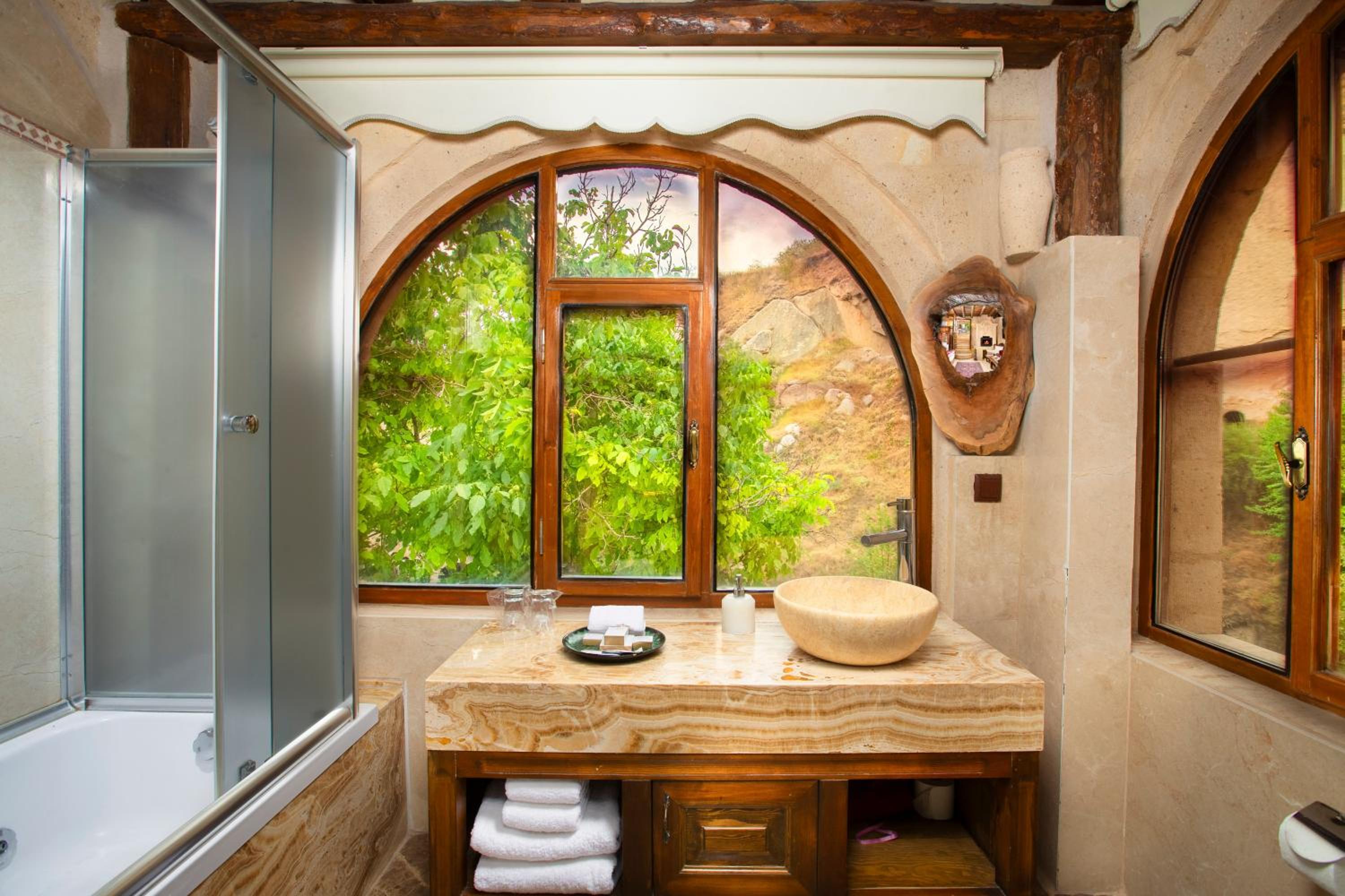 Deluxe Cave Room - Photo 15