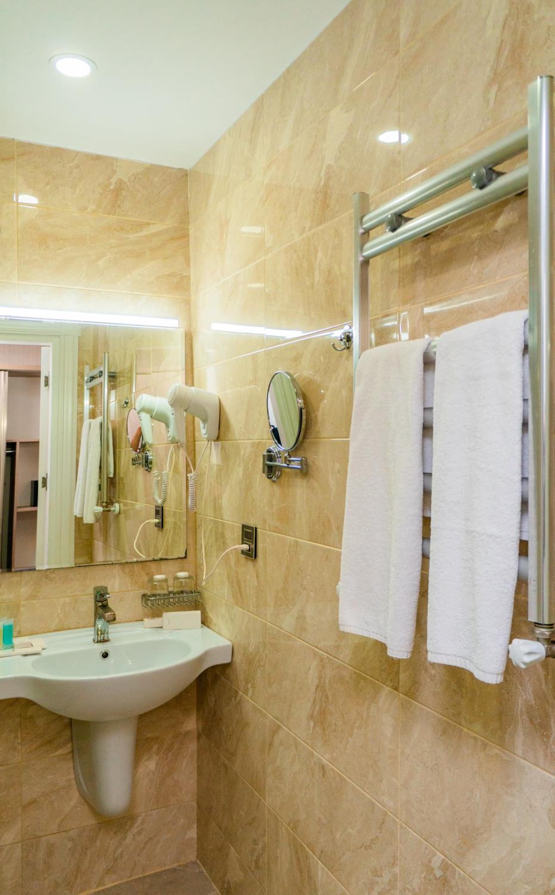 Budget Double or Twin Room - Photo 2