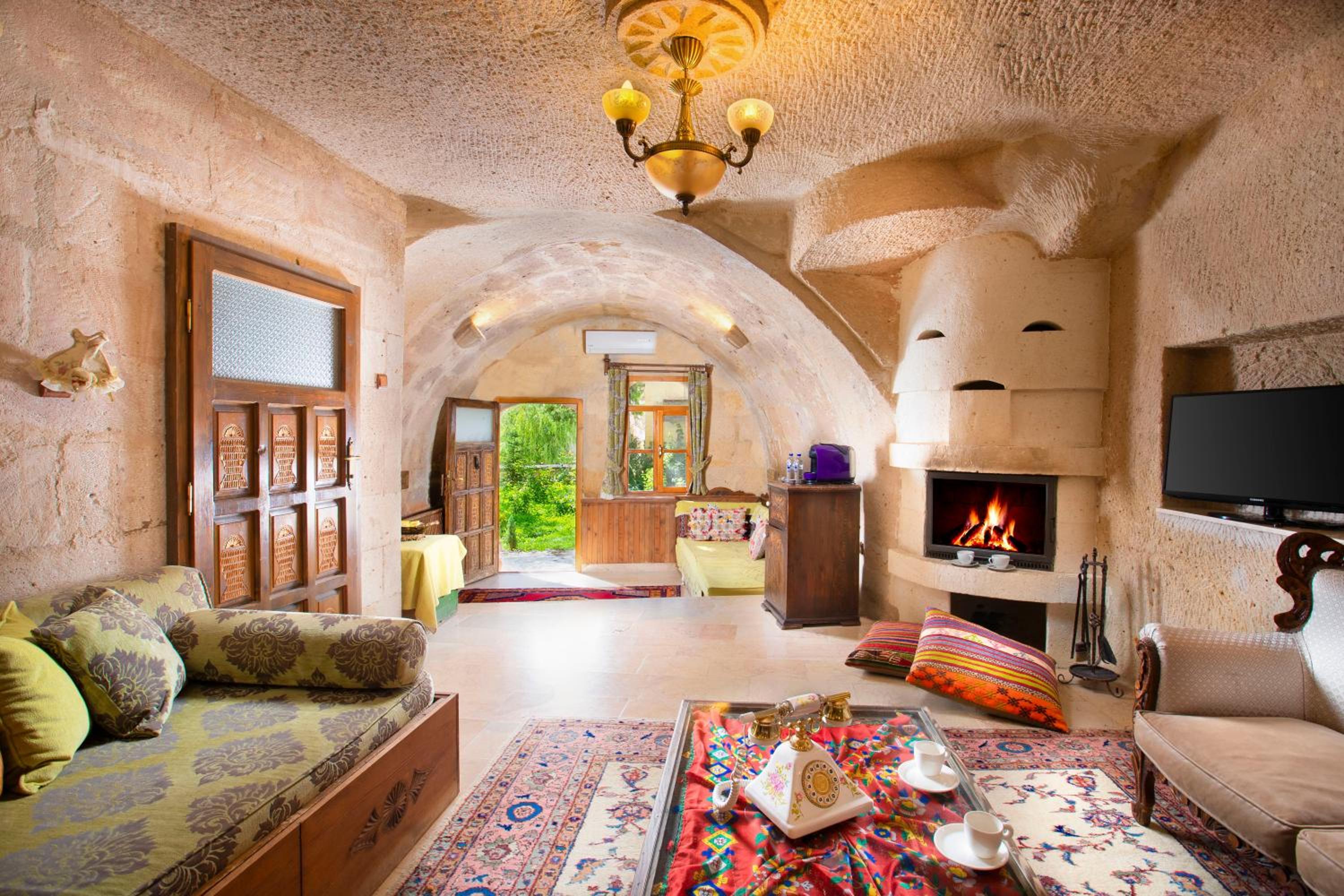 Cave Suite - Photo 10