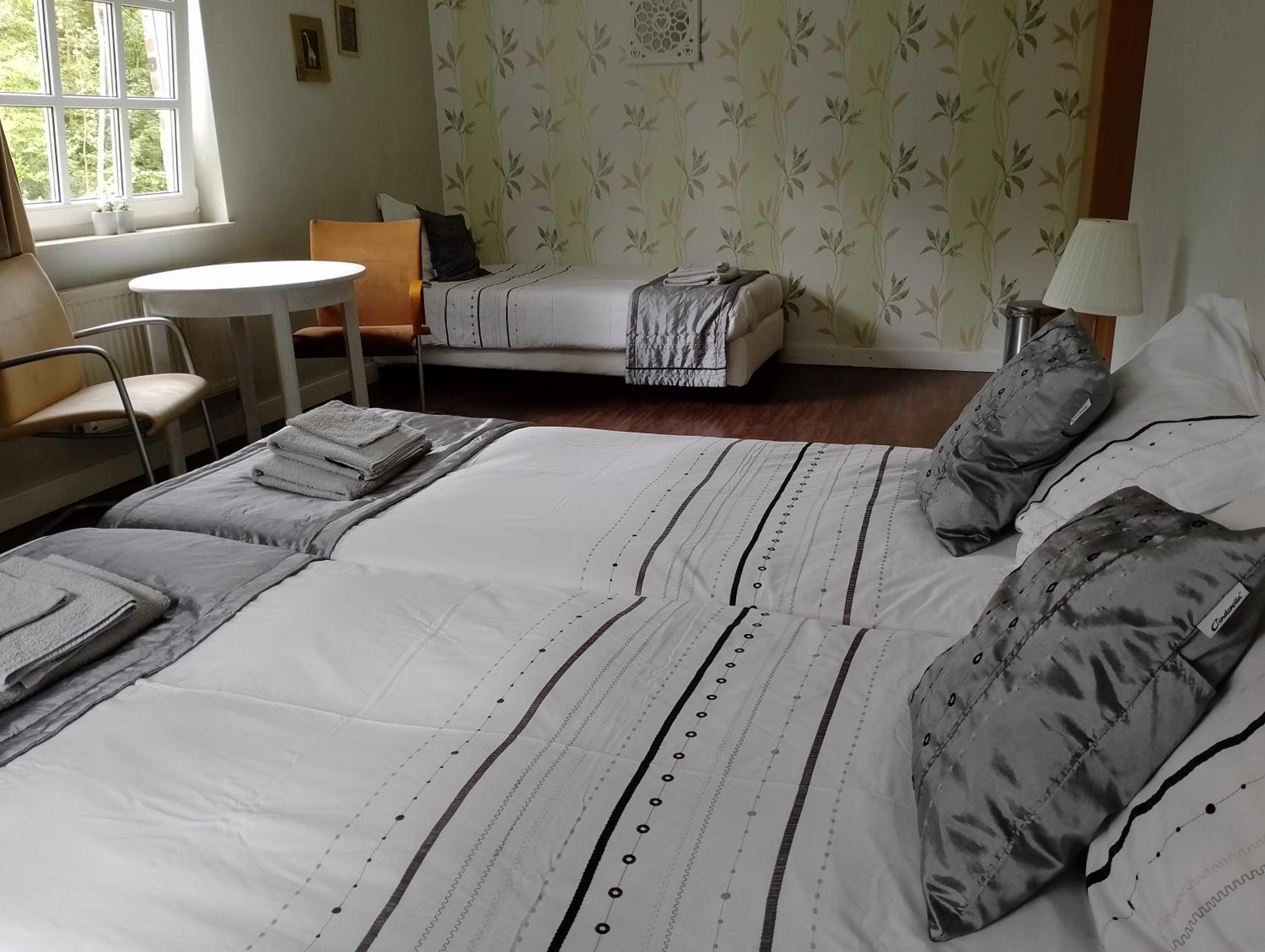 Seven-Bedroom House photo 1